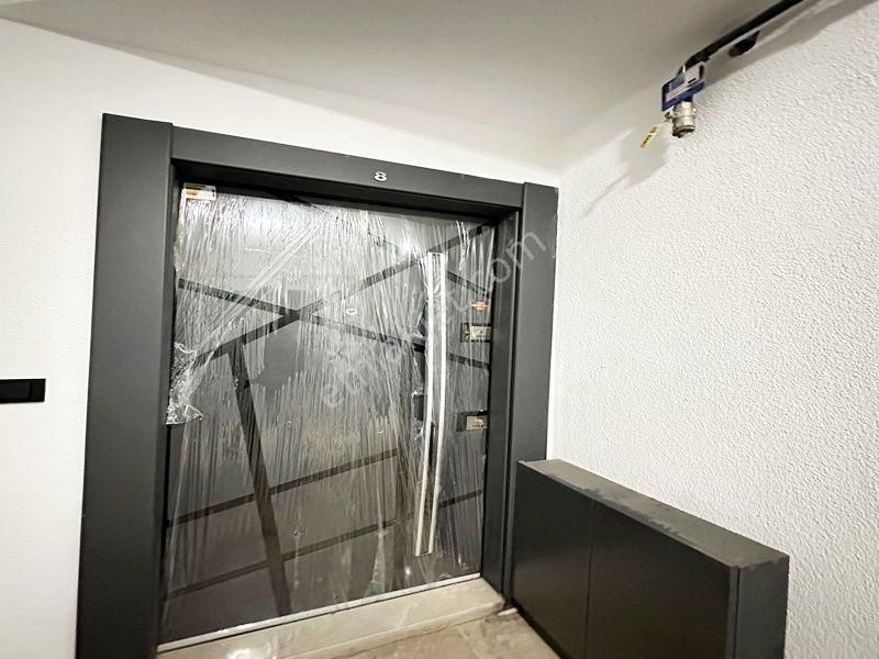 Yakuplu Metrobüse Yürüme Mesafesinde Sıfır 3+1 Ara Kat !