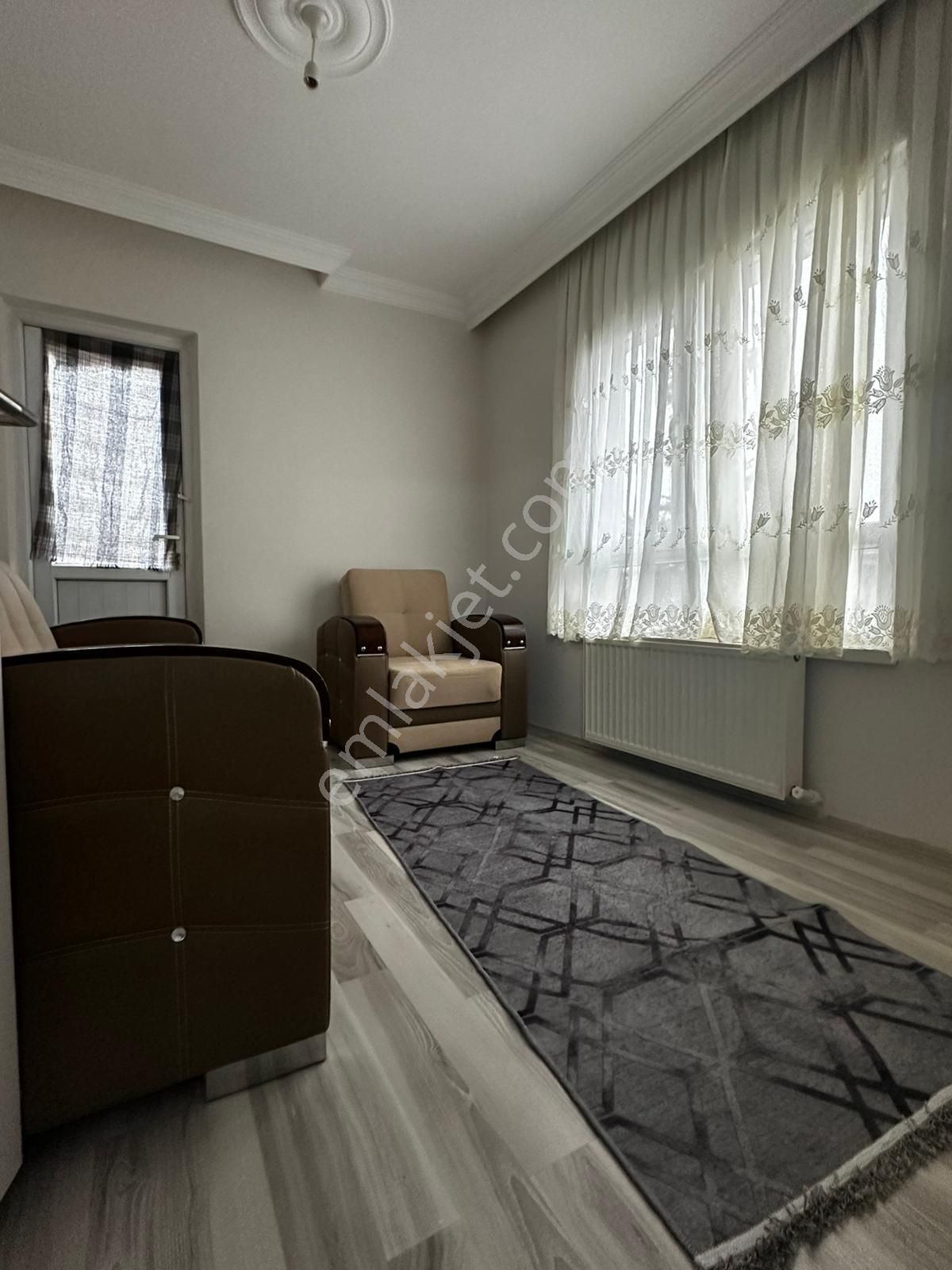 Aşık Veysel Mahallesinde Mehmet Çekiç Ortaokuluna 300 Metre Mesafede Eşyalı Full Yapılı Kiralık 3+1 - Görsel 15