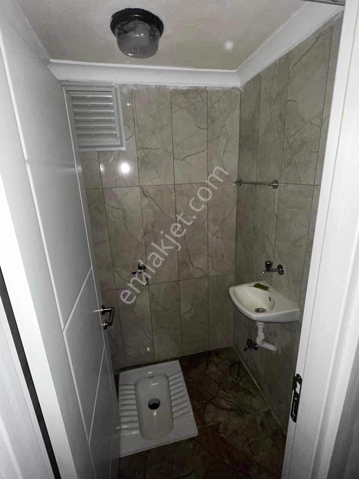 Aşık Veysel Mahallesinde Mehmet Çekiç Ortaokuluna 300 Metre Mesafede Eşyalı Full Yapılı Kiralık 3+1 - Görsel 21