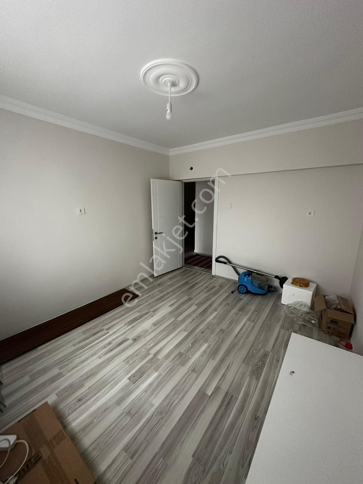Aşık Veysel Mahallesinde Mehmet Çekiç Ortaokuluna 300 Metre Mesafede Eşyalı Full Yapılı Kiralık 3+1 - Görsel 28