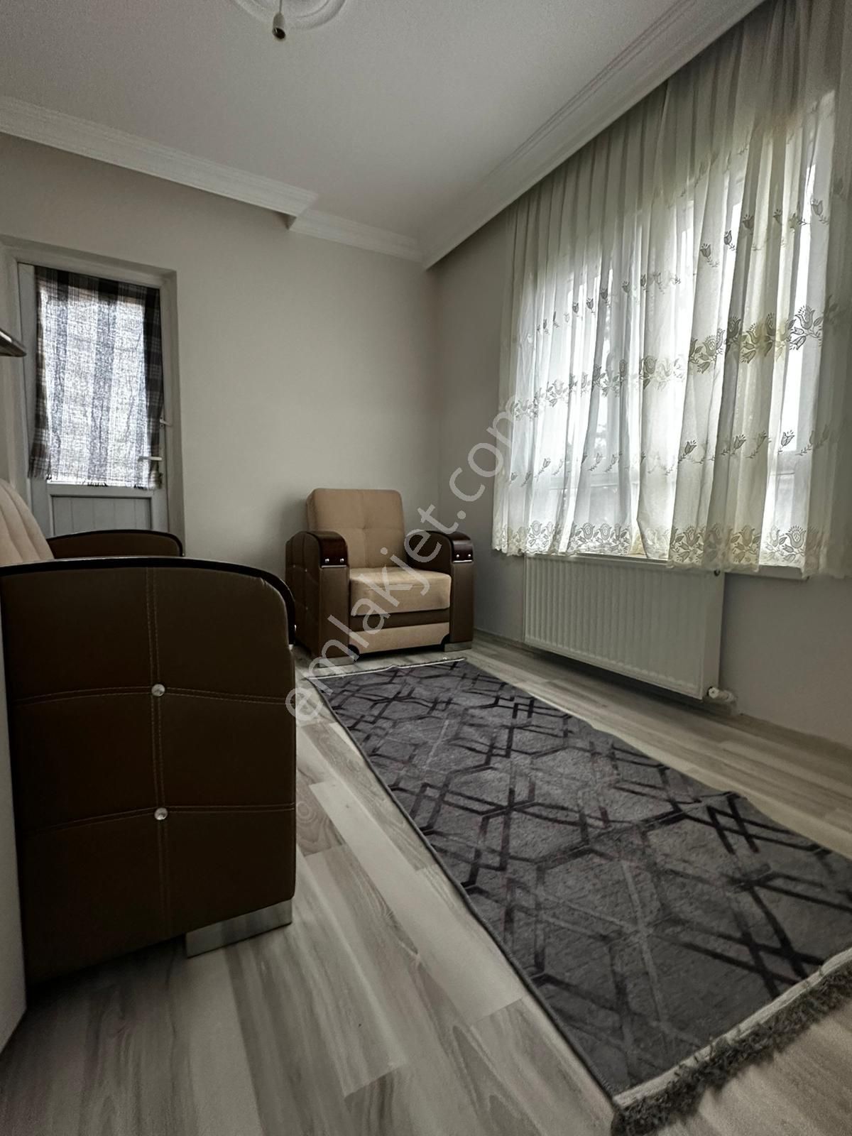 Aşık Veysel Mahallesinde Mehmet Çekiç Ortaokuluna 300 Metre Mesafede Eşyalı Full Yapılı Kiralık 3+1 - Görsel 12