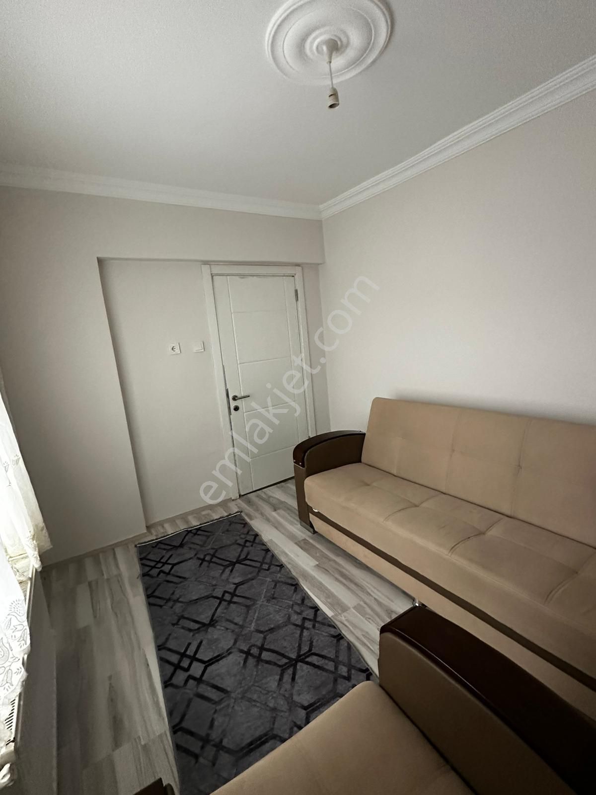 Aşık Veysel Mahallesinde Mehmet Çekiç Ortaokuluna 300 Metre Mesafede Eşyalı Full Yapılı Kiralık 3+1 - Görsel 11