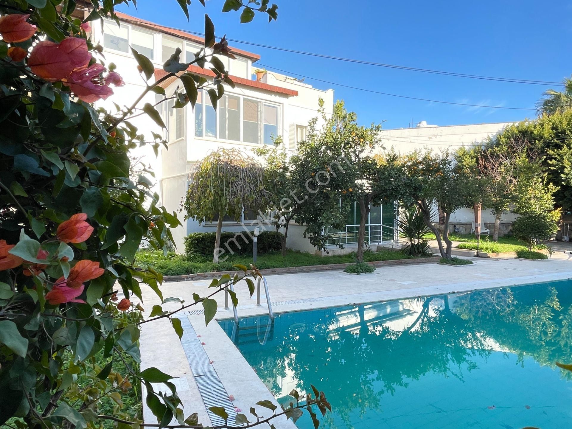 Turgutreis'te Site Havuzlu 100m² Özel Bahçeli Satılık 3+1