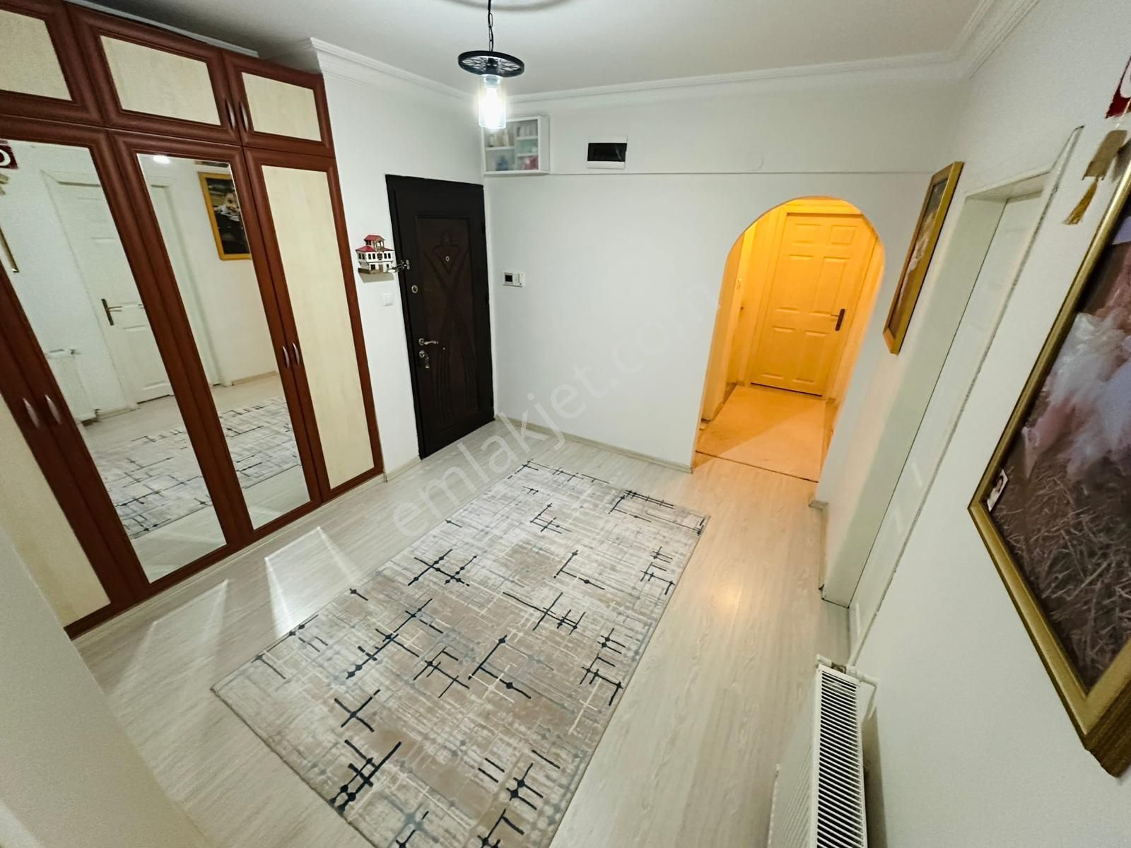 Ufuktepe'de Cadde Üzeri 3+1 Site Dairesi - Görsel 7