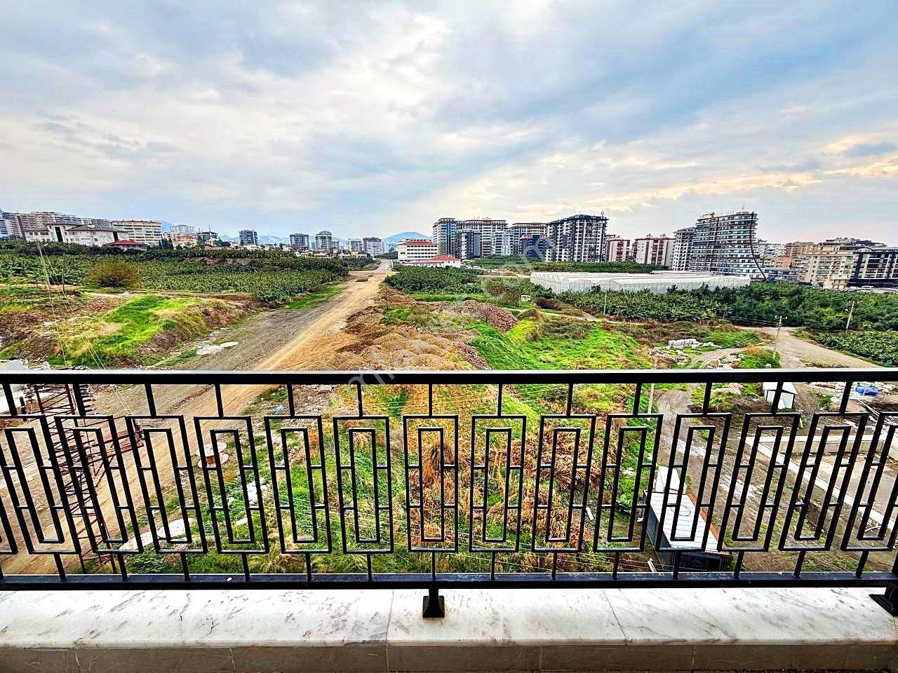 Alanya Mahmutlar'da Satılık 1+1 Site İçi Full Aktivteli Daire - Görsel 11
