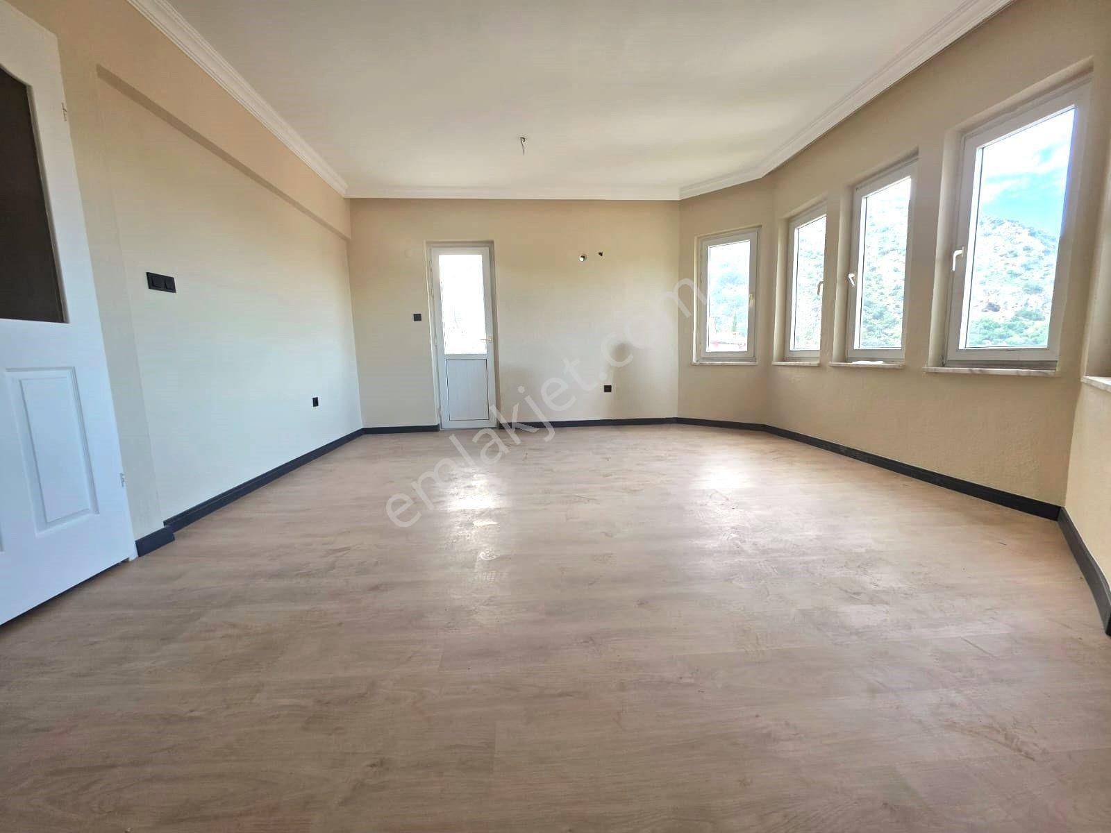 Goldhouse Dan Satılık Taşyakada Site İçinde Deniz Manzaralı Kapalı Mutfak 3+1 Daire - Görsel 8