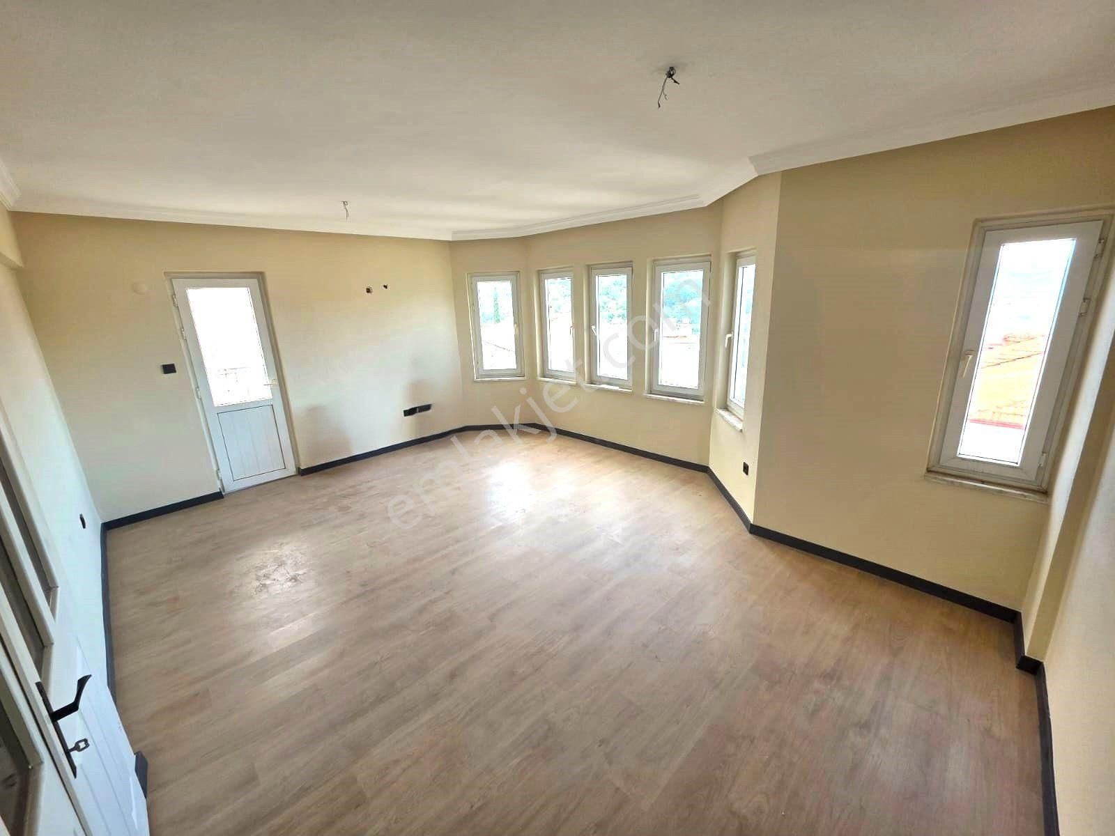 Goldhouse Dan Satılık Taşyakada Site İçinde Deniz Manzaralı Kapalı Mutfak 3+1 Daire - Görsel 12