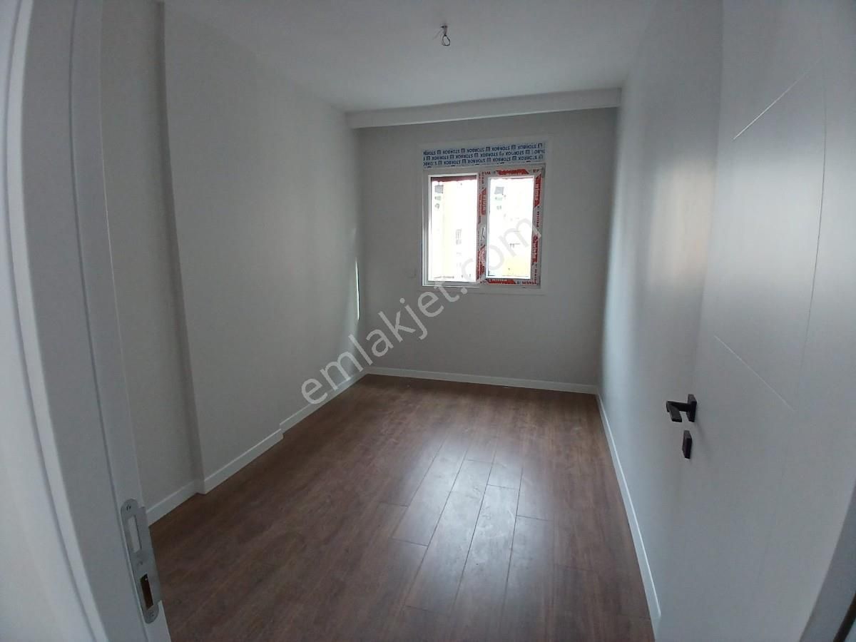 Turyaptan Göztepe Çemenzarda Minibüs Yolu Üzerinde Kiralık 2+1 - Görsel 12