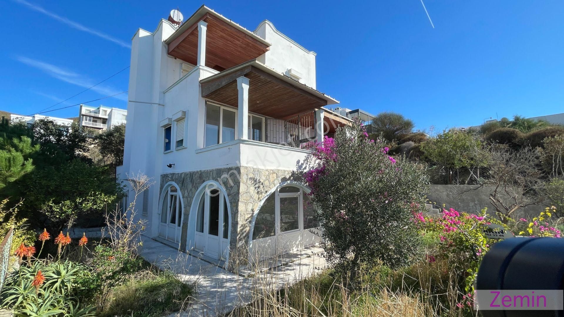 Çift Parsel Fırsatı, Bodrum'da İmarlı 335 M² Arsa + (4+1) Villa