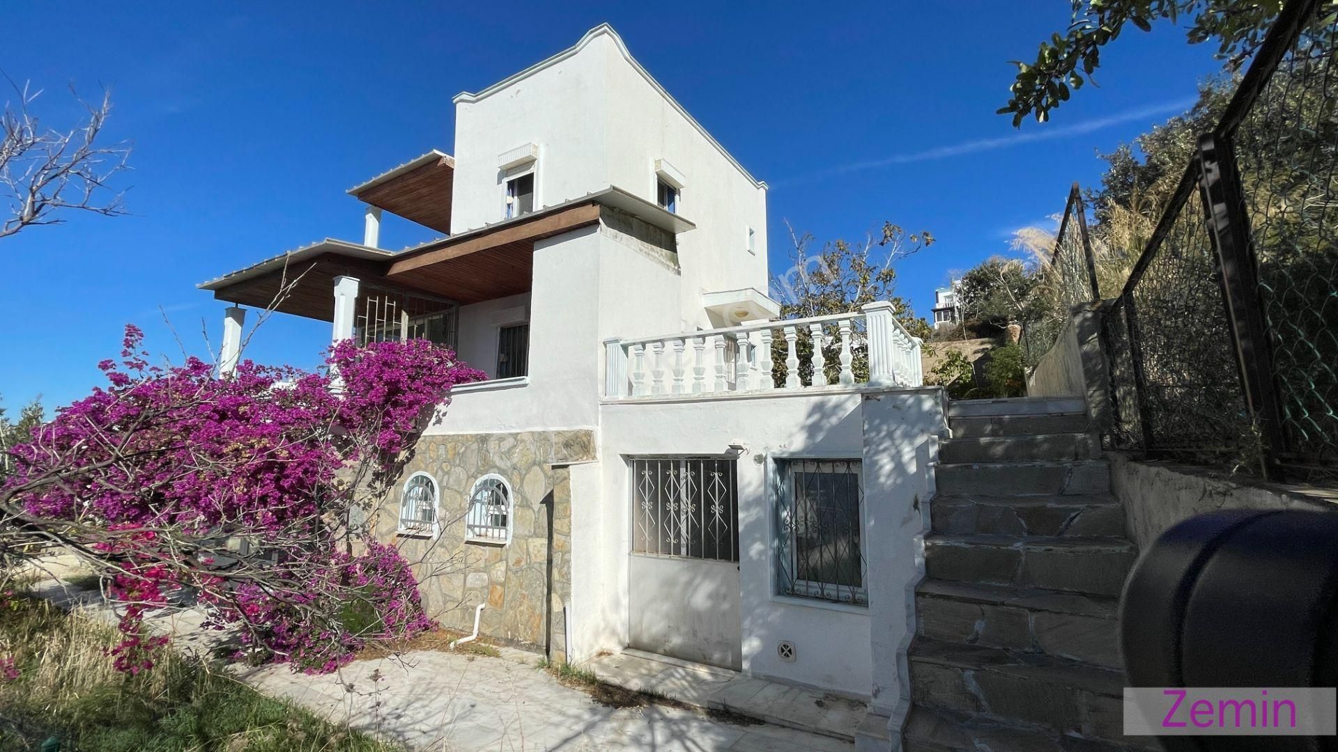 Çift Parsel Fırsatı, Bodrum'da İmarlı 335 M² Arsa + (4+1) Villa - Görsel 3
