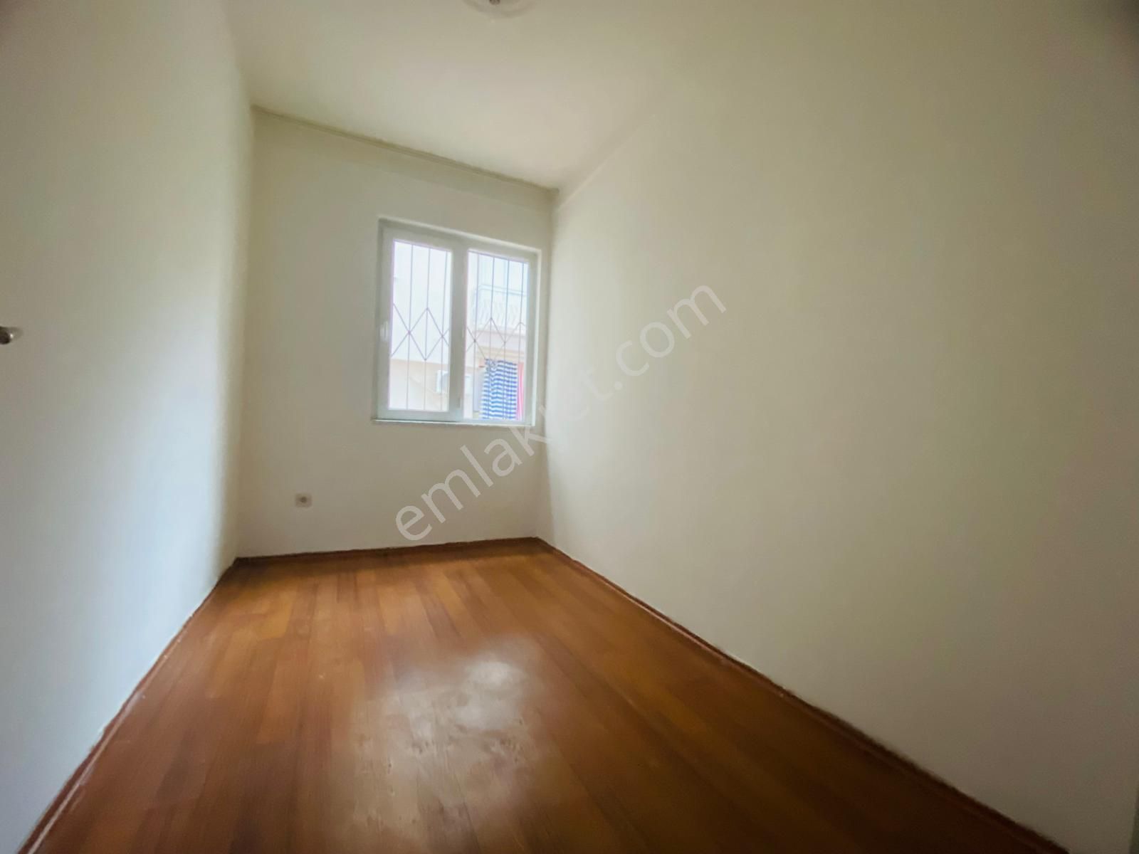 Kızılarık 'ta İçi Boyalı Ve Tadilatlı Temiz 2+1 - Görsel 14