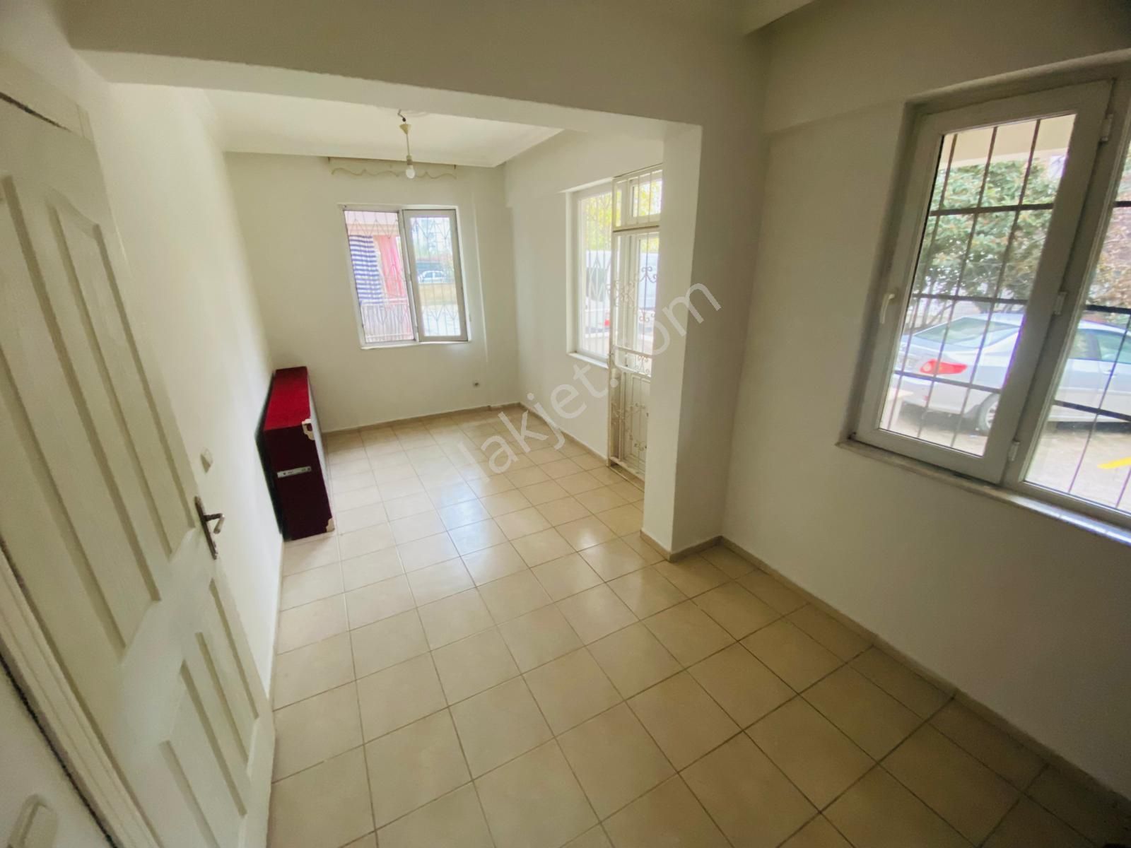 Kızılarık 'ta İçi Boyalı Ve Tadilatlı Temiz 2+1 - Görsel 7