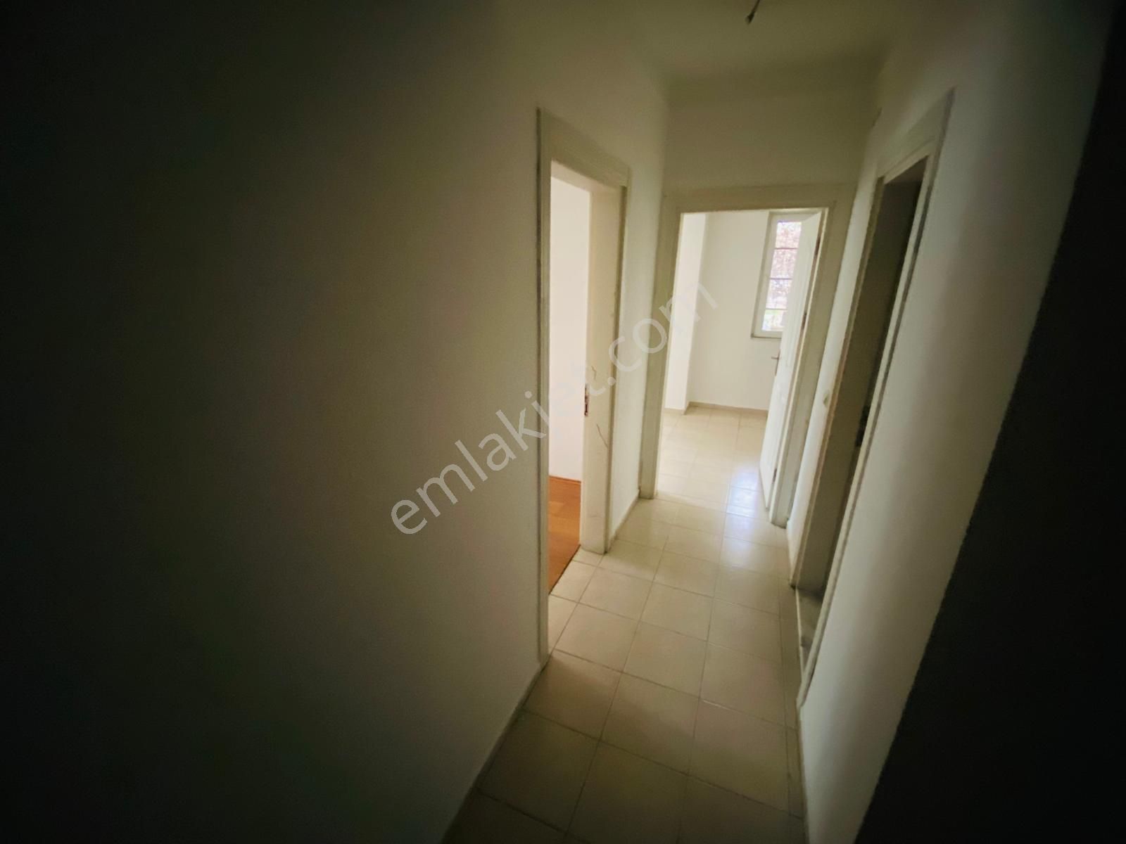 Kızılarık 'ta İçi Boyalı Ve Tadilatlı Temiz 2+1 - Görsel 19