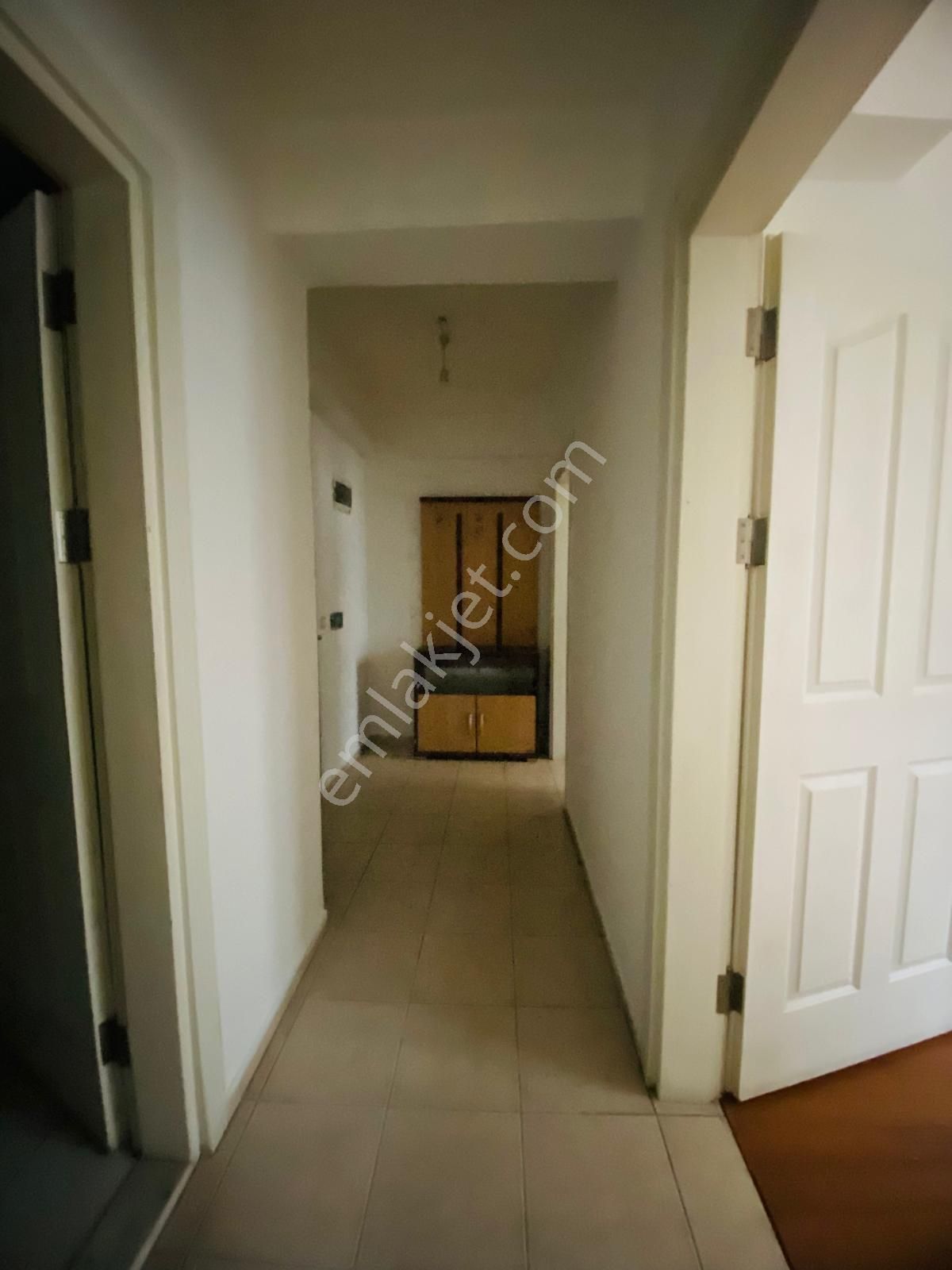 Kızılarık 'ta İçi Boyalı Ve Tadilatlı Temiz 2+1 - Görsel 18