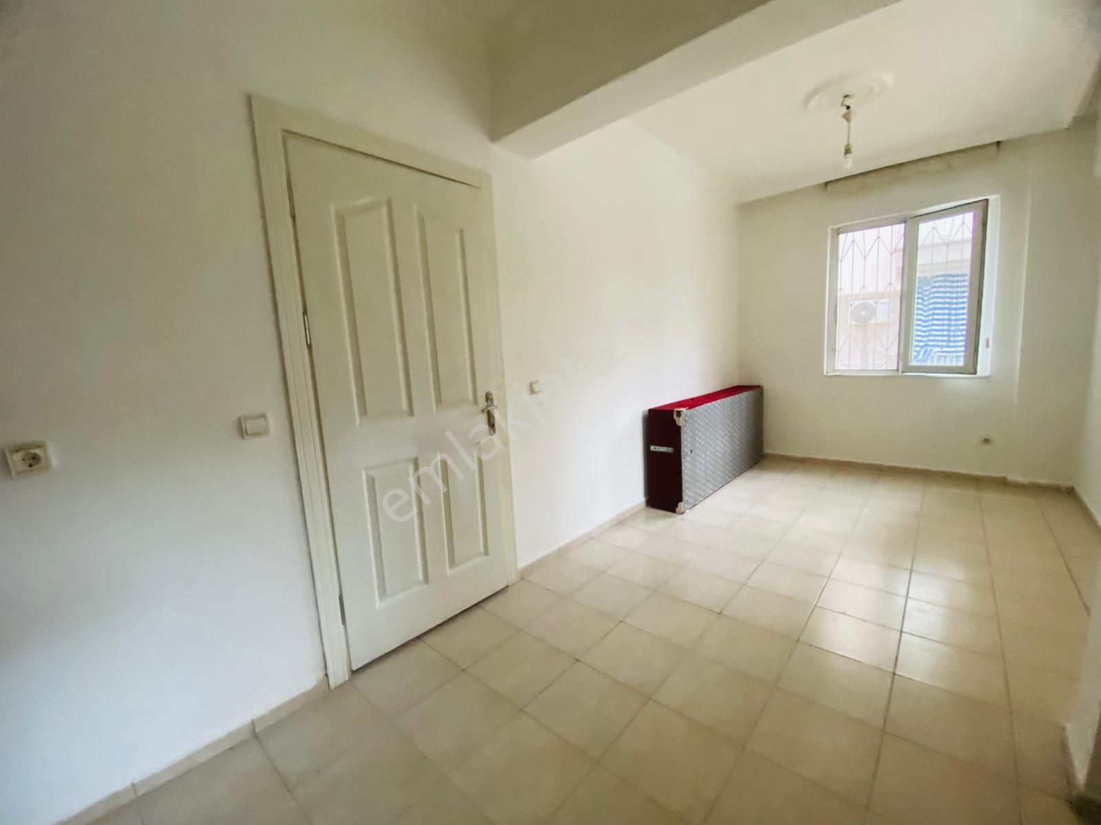 Kızılarık 'ta İçi Boyalı Ve Tadilatlı Temiz 2+1 - Görsel 5