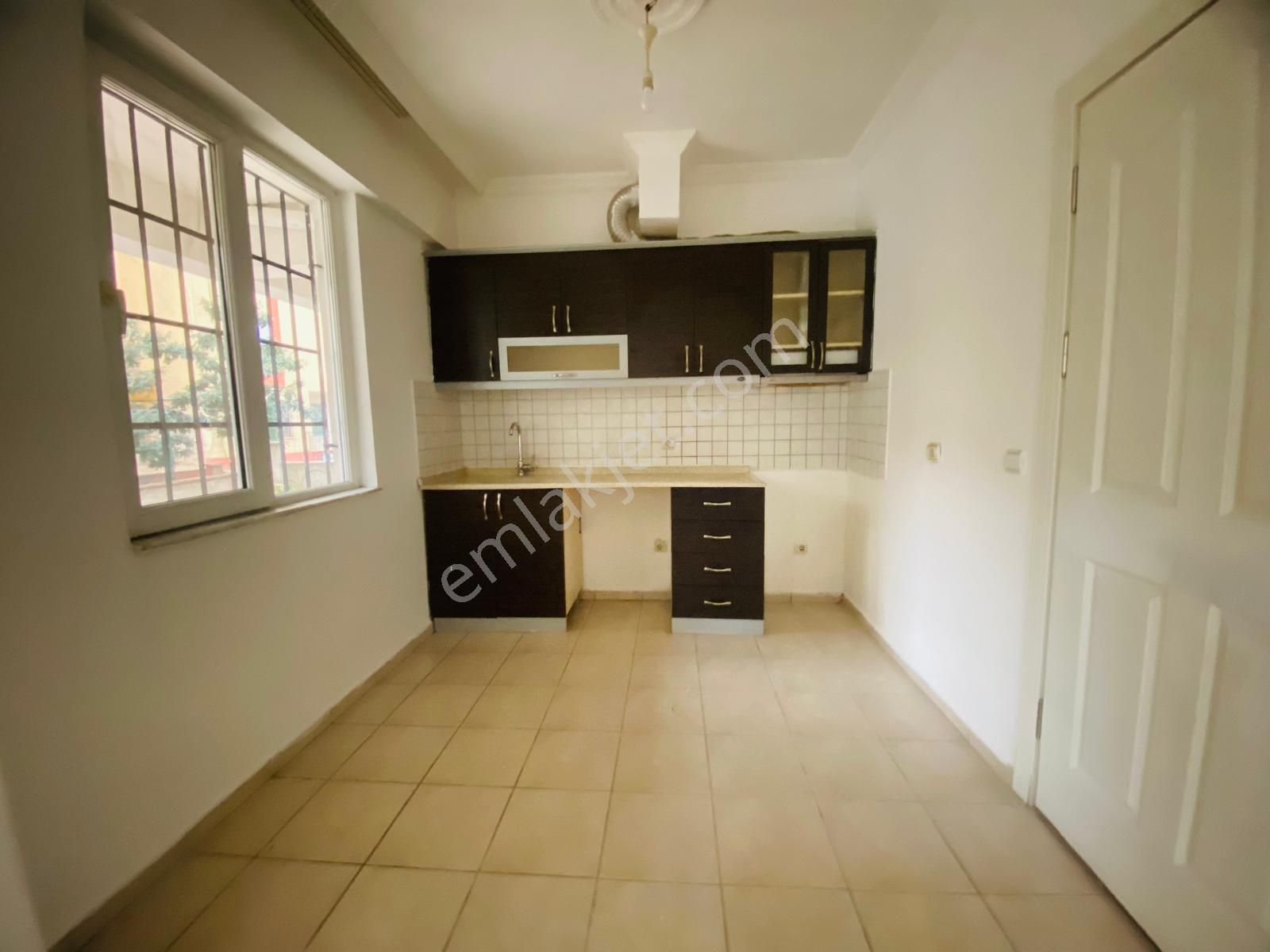 Kızılarık 'ta İçi Boyalı Ve Tadilatlı Temiz 2+1 - Görsel 3