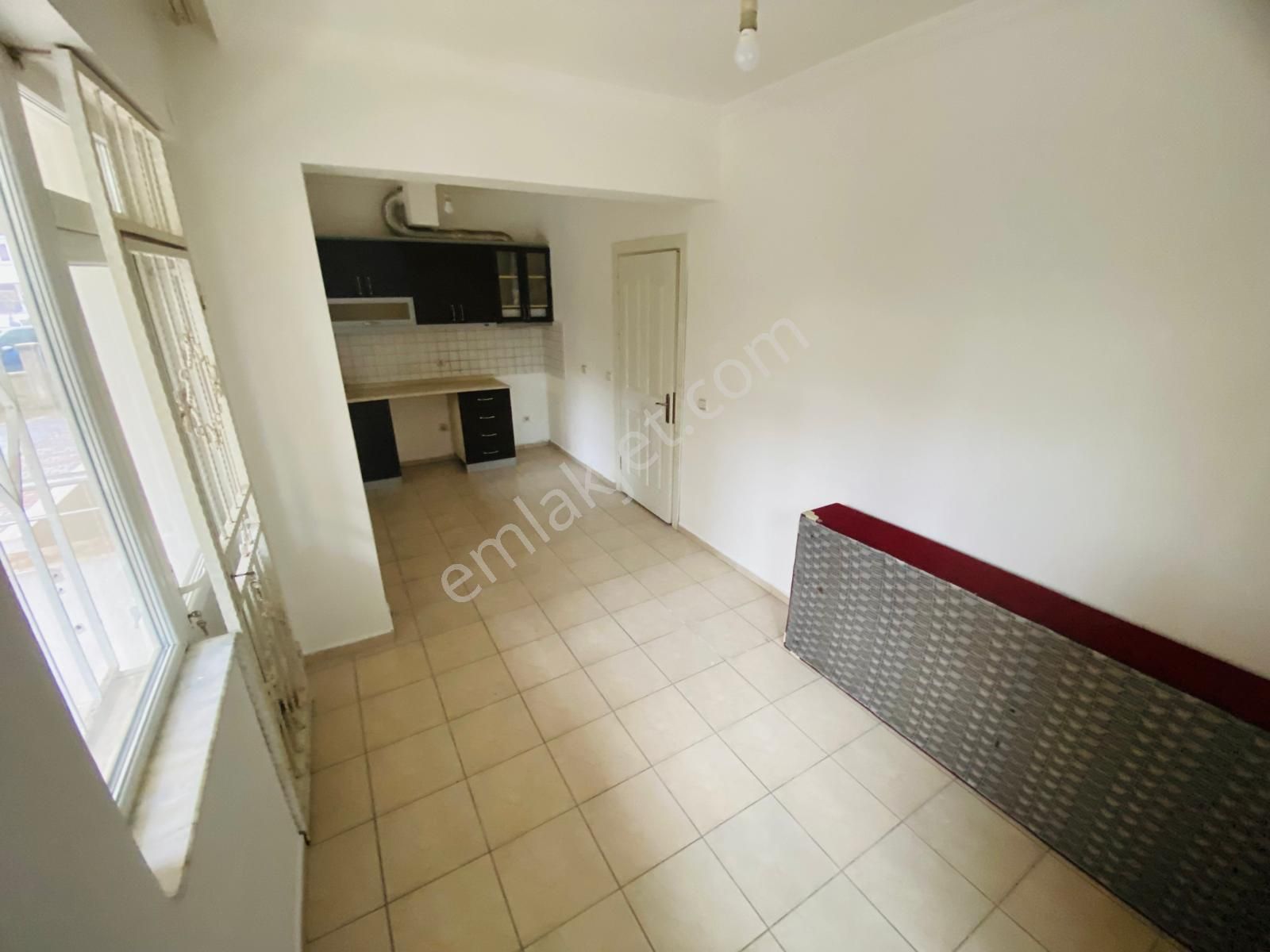 Kızılarık 'ta İçi Boyalı Ve Tadilatlı Temiz 2+1 - Görsel 4