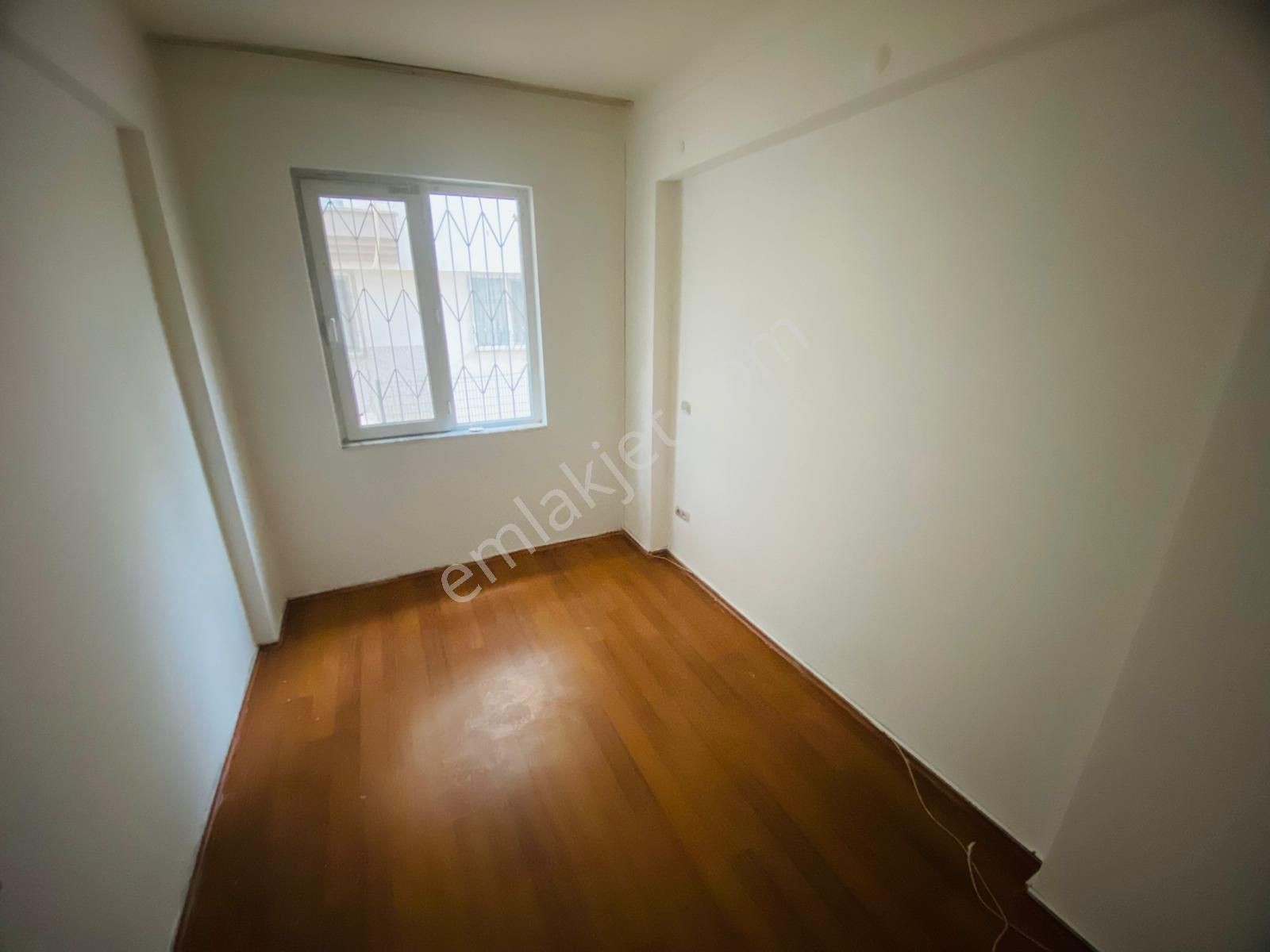 Kızılarık 'ta İçi Boyalı Ve Tadilatlı Temiz 2+1 - Görsel 9