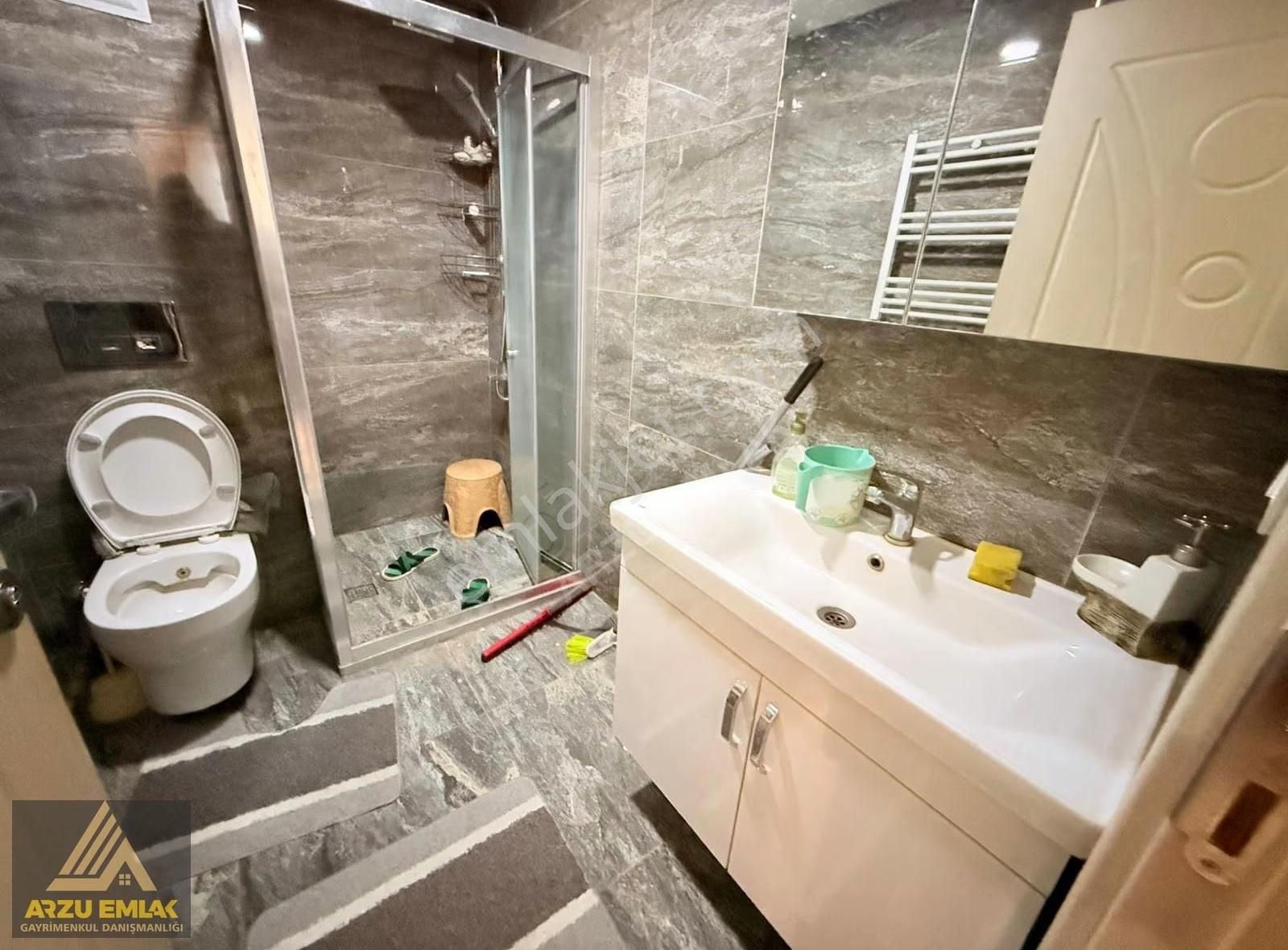 Arzu Emlaktan Kapalı Otoparklı Çift Asansörlü 2+1 95 M2 Satılık - Görsel 5