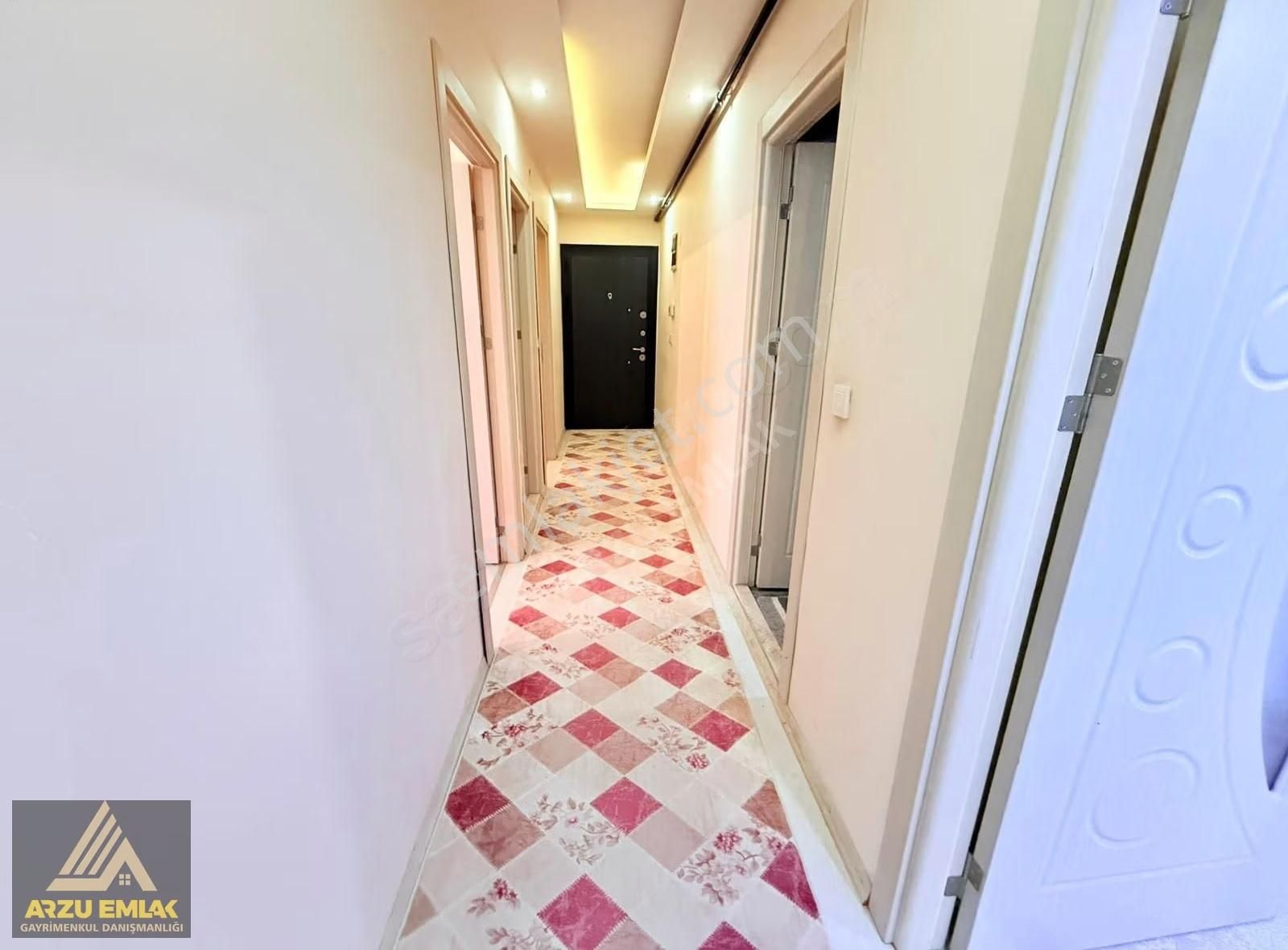 Arzu Emlaktan Kapalı Otoparklı Çift Asansörlü 2+1 95 M2 Satılık - Görsel 3
