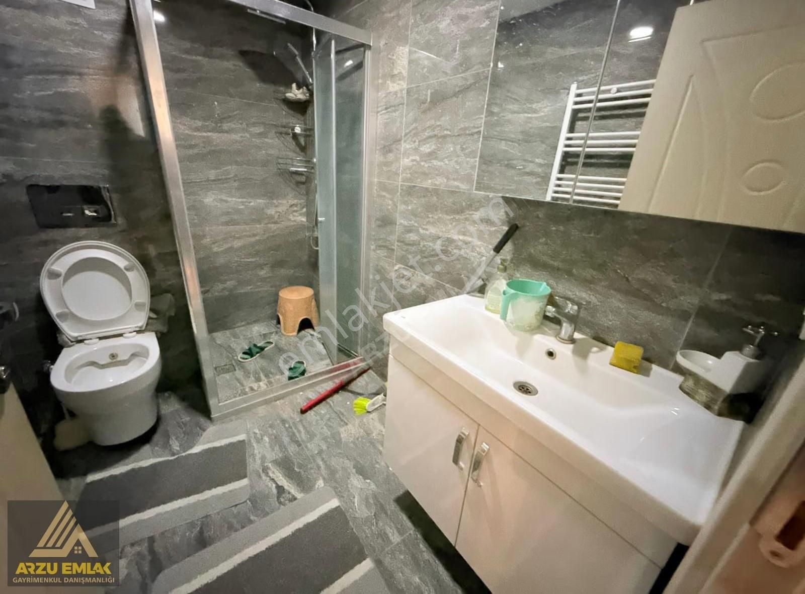 Arzu Emlaktan Kapalı Otoparklı Çift Asansörlü 2+1 95 M2 Satılık - Görsel 4