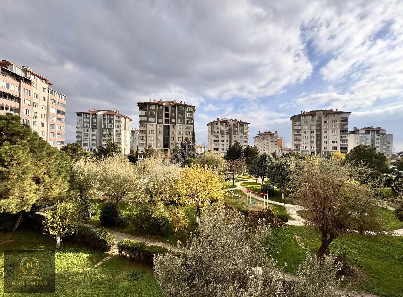 Sinanoba Emlak Konut İstiklal Sitesin'de 3+1 Kiralık Daire