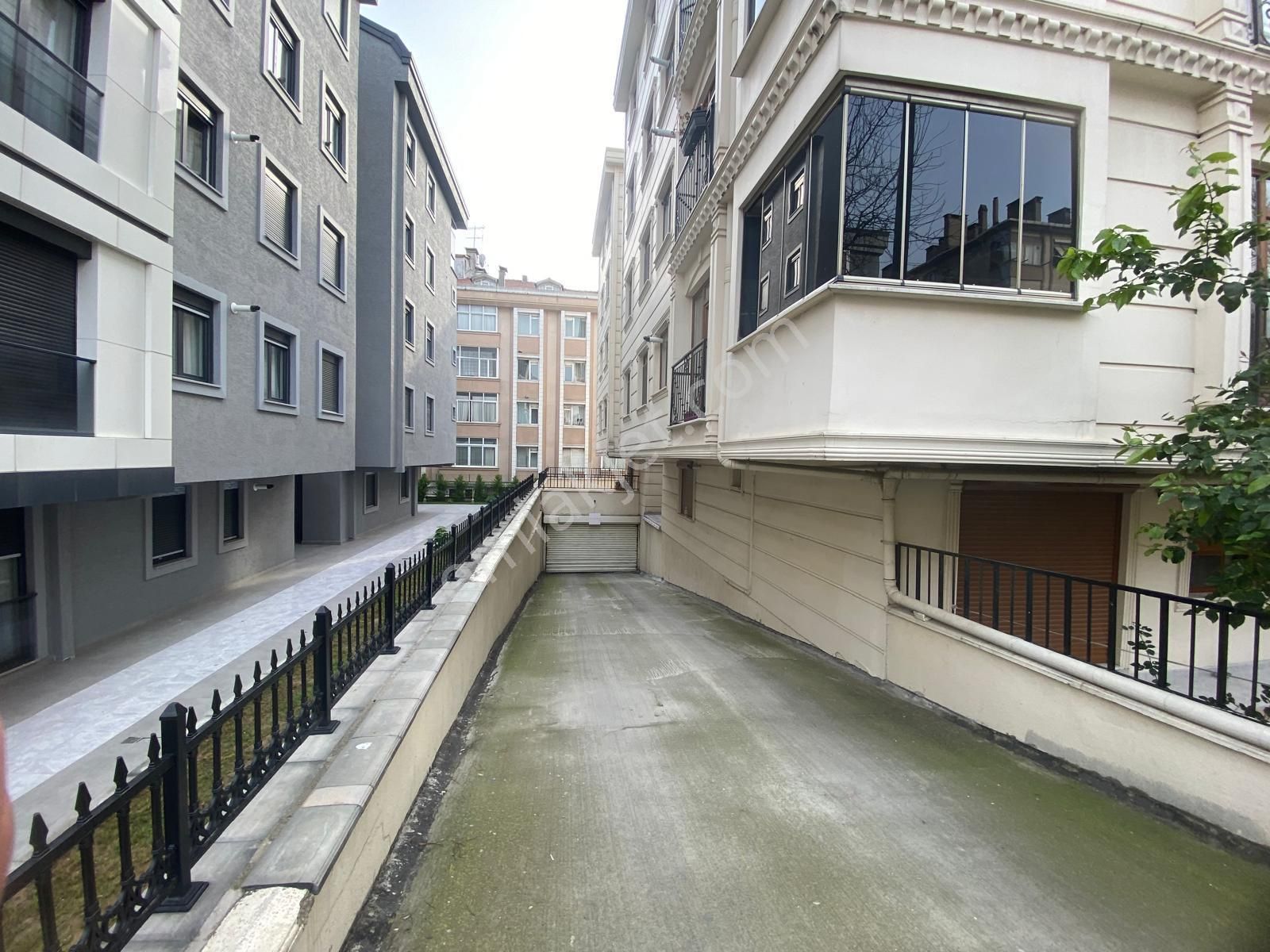 Bahçelievler Merkez'de Yeni Binada K. Otoparklı 2+1 Daire