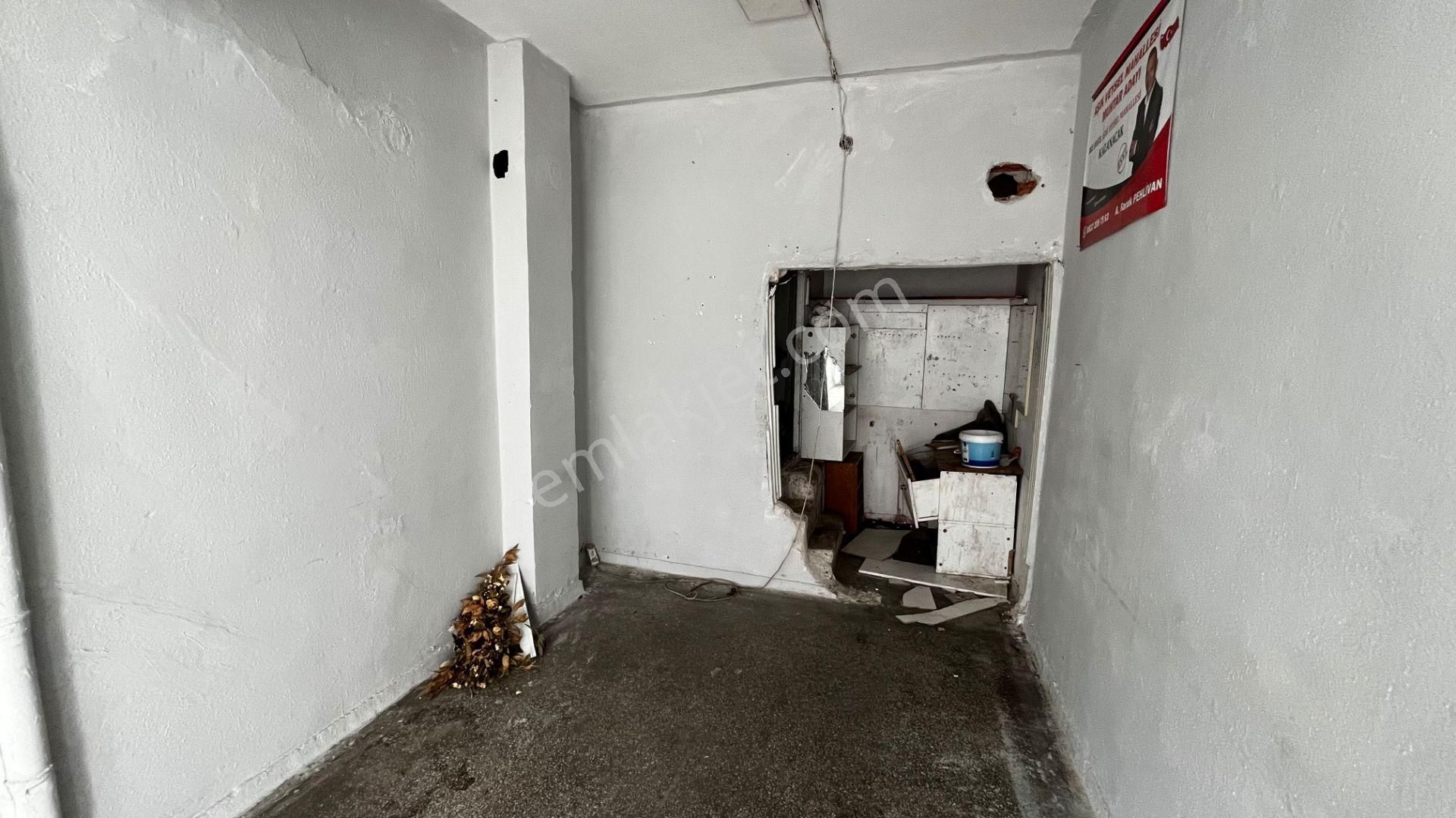 Kent Emlaktan Abidin Paşada 68 Metre Satılık Dükkan - Görsel 18