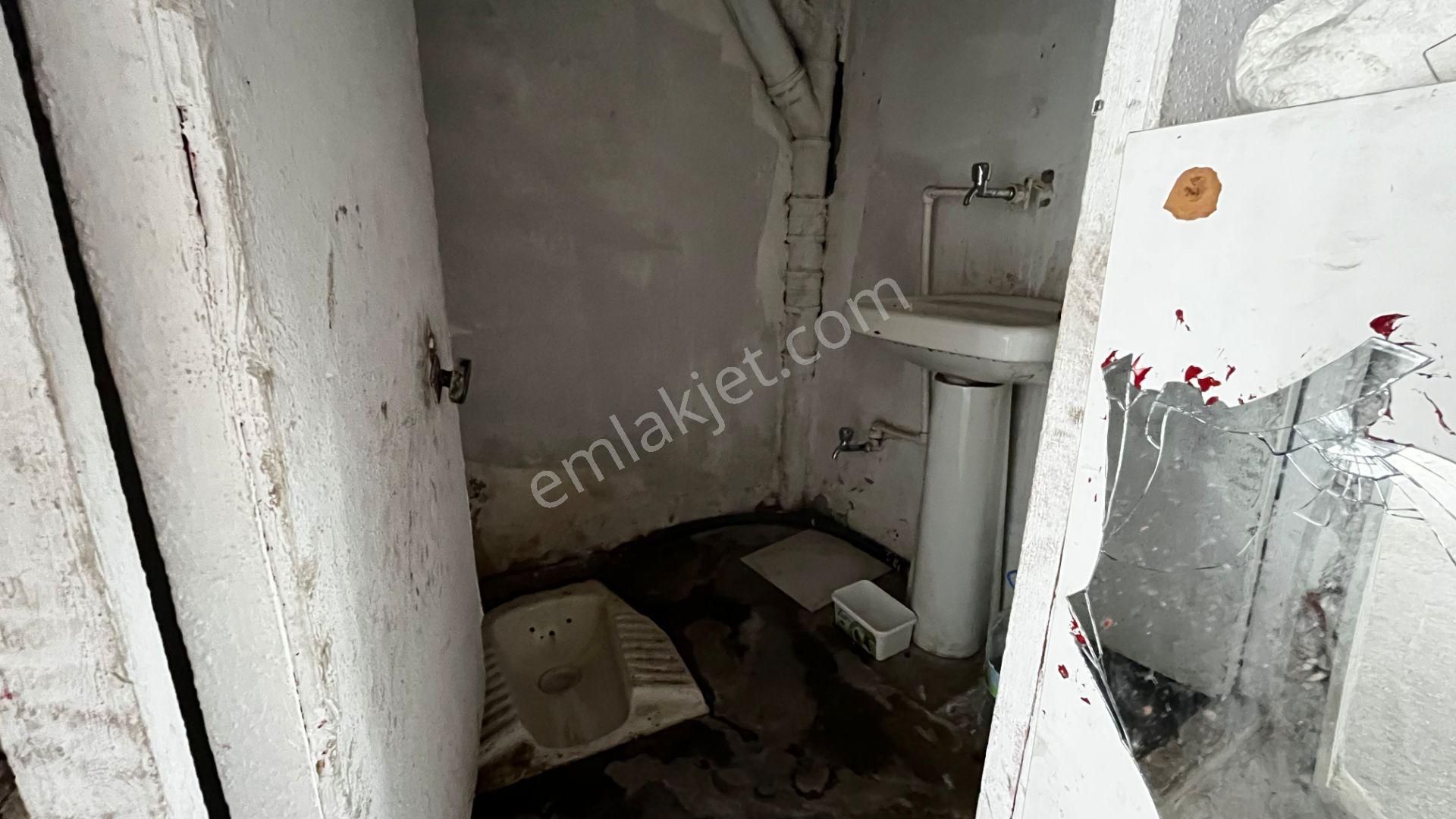 Kent Emlaktan Abidin Paşada 68 Metre Satılık Dükkan - Görsel 20