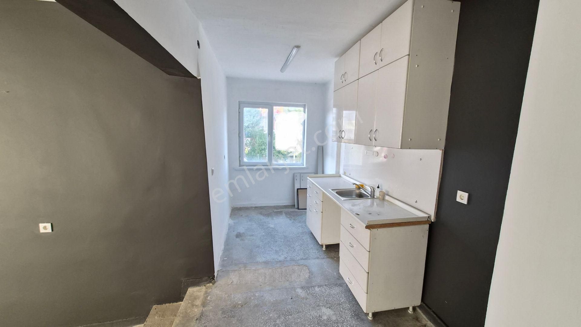 Kent Emlaktan Abidin Paşada 68 Metre Satılık Dükkan - Görsel 4