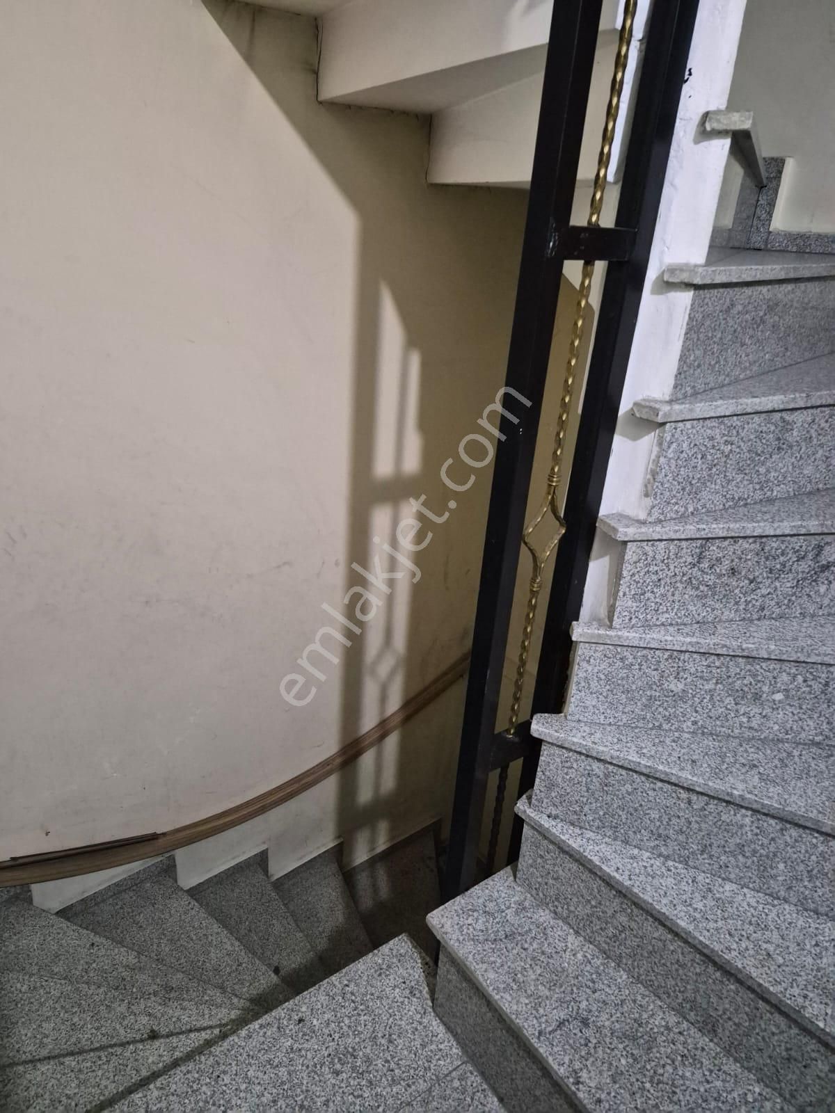 Şirinevler Meydan Metro Metrobus Ve Diğer Ulaşım Ağlarına 3 Dakika Yürüme Mesafesinde - Görsel 13