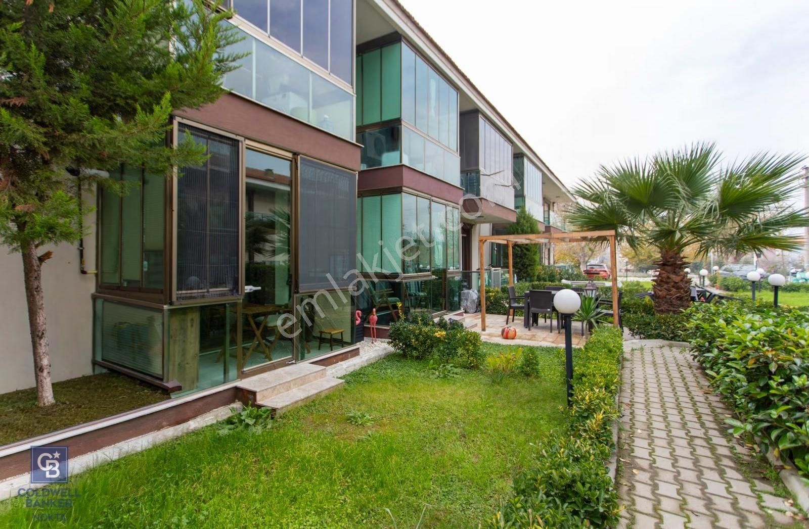 Foça Bağarası Kazım Dirik Mah. Satılık 2+1 Dubleks Villa