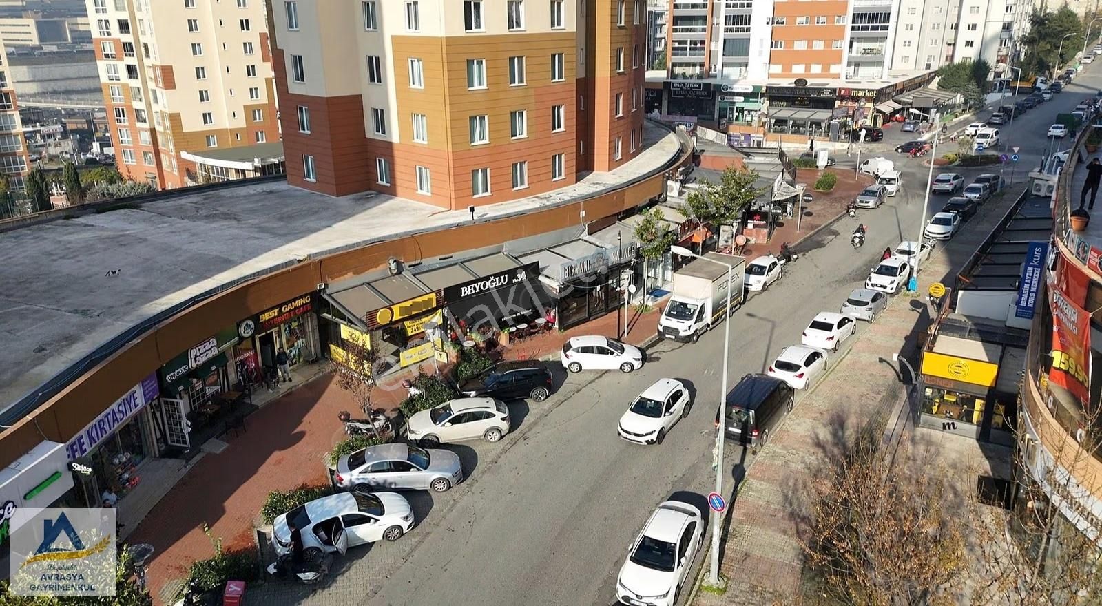 Başakşehir 1. Etap Arterium 1 Kiralık 140 M² Cadde Cephe Dükkan