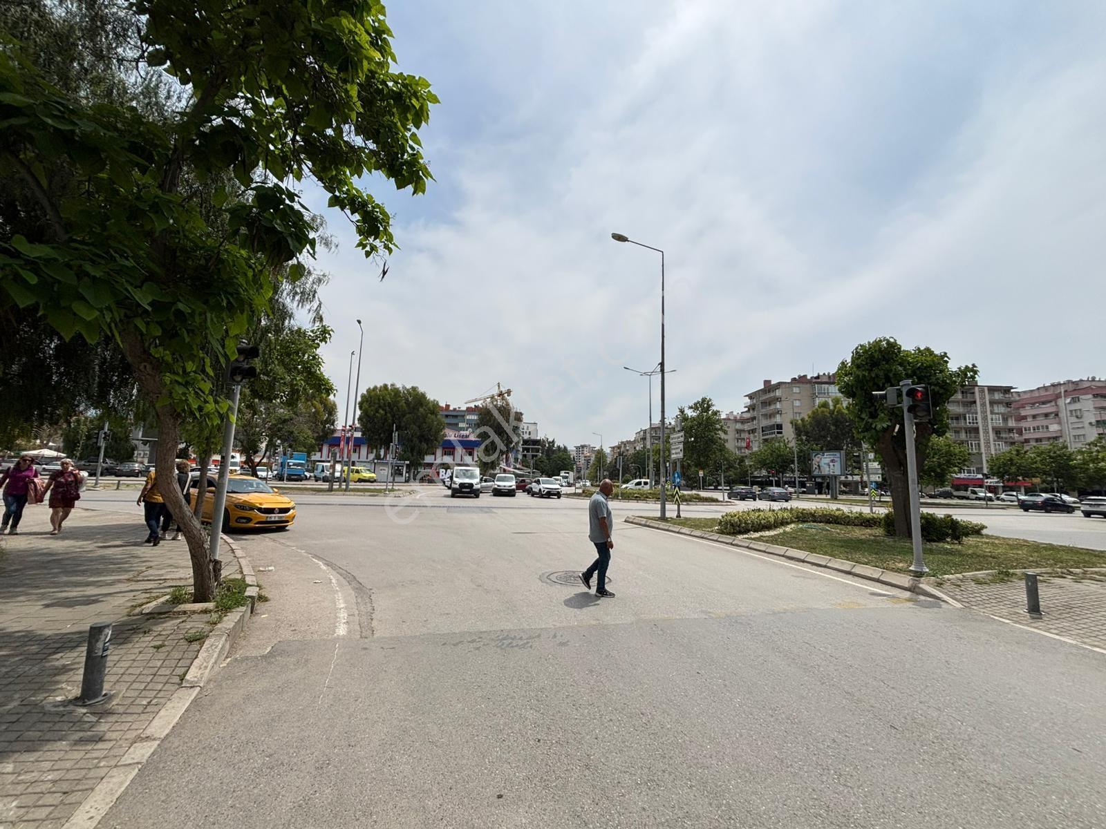 İzmir Bayraklı Manavkuyu Megazone'da Geniş 3+1 Satılık Daire - Görsel 8