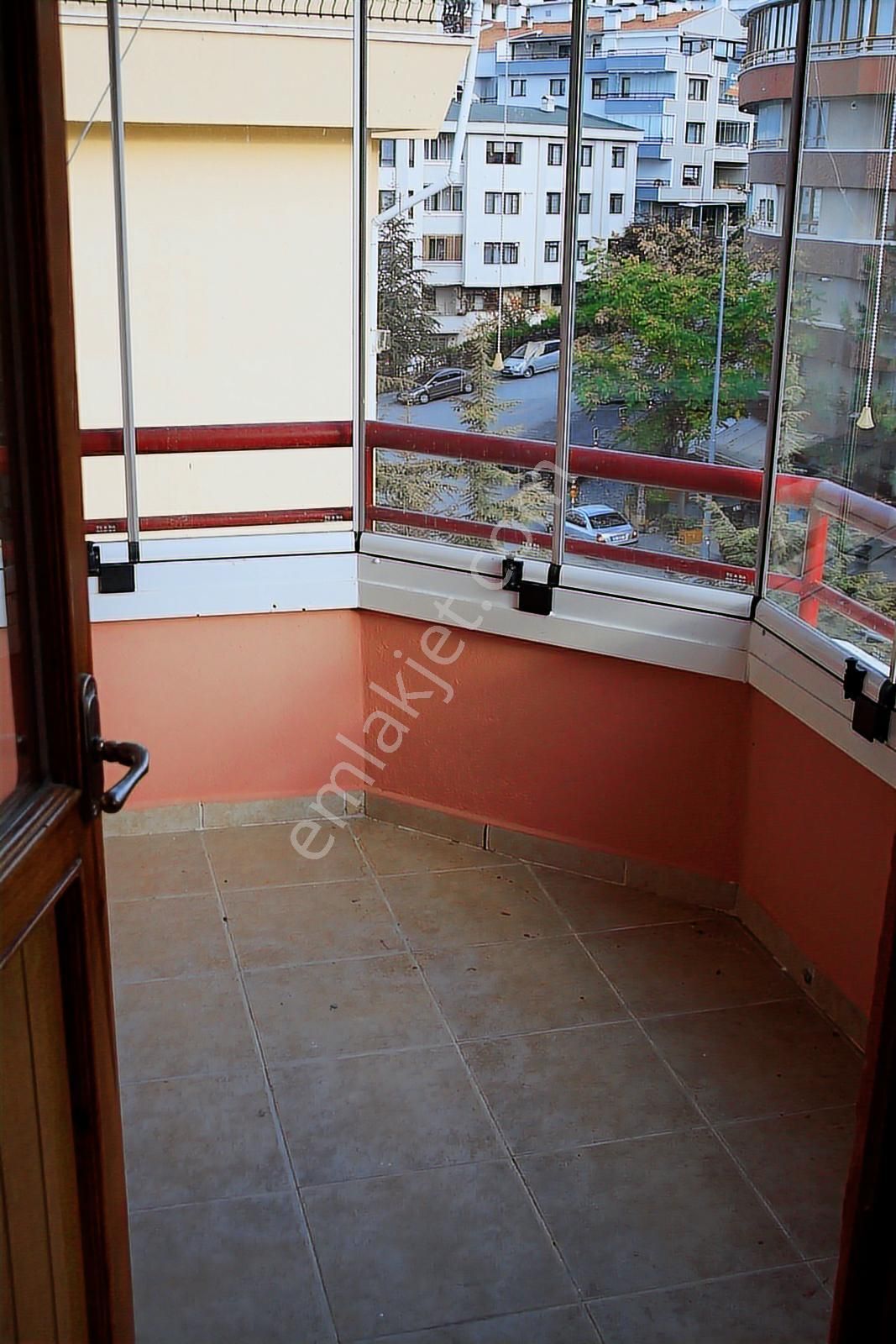 Kırkkonaklar Cadde Üzerinde 5+1 280m2 Bakımlı Dubleks Daire - Görsel 23