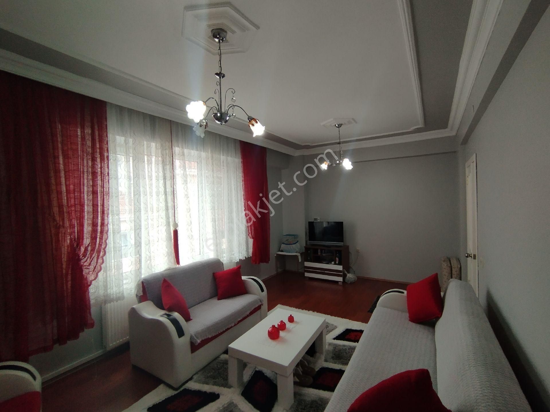 Ömerağa Mahallesi Bilici Sokakta Merkezi Konumlu Geniş 2+1 Daire - Görsel 2