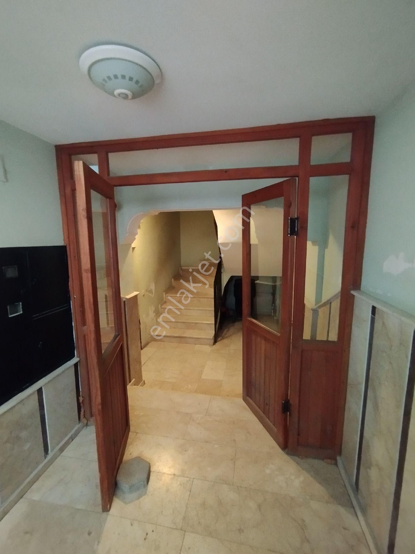 Ömerağa Mahallesi Bilici Sokakta Merkezi Konumlu Geniş 2+1 Daire - Görsel 14