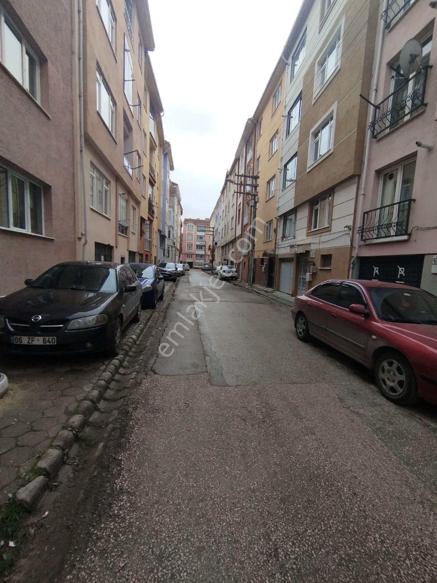 Ömerağa Mahallesi Bilici Sokakta Merkezi Konumlu Geniş 2+1 Daire - Görsel 18