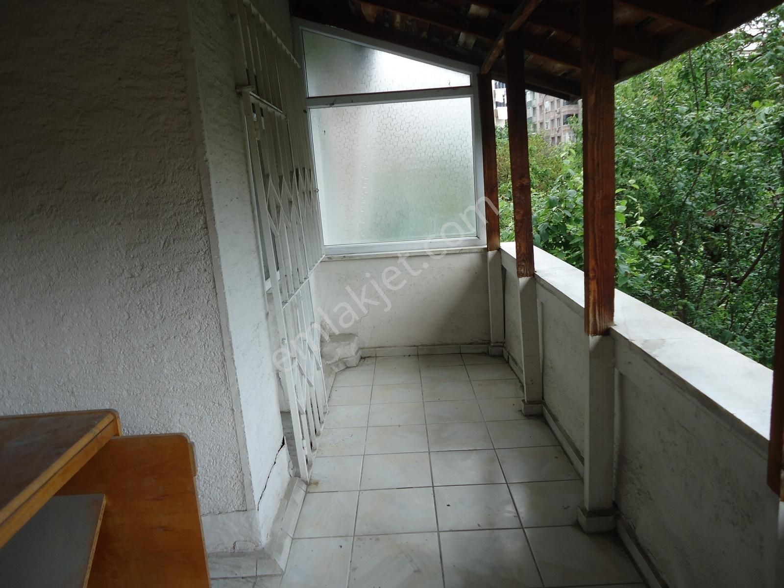 Bahcelievlerde Mustakil Bahceli Villa - Görsel 33