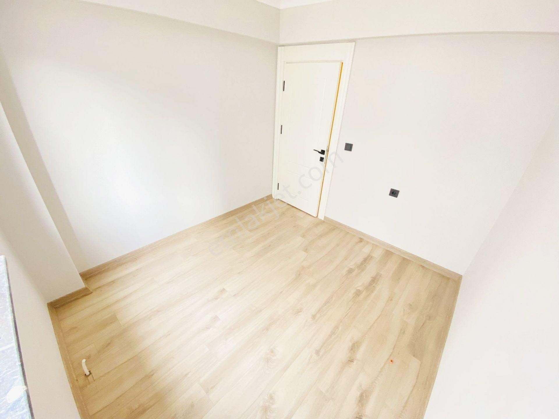 Merkezi Konumda Emsalsiz İşcilikte Çok Geniş 3+1 Fırsat Daire - Görsel 14