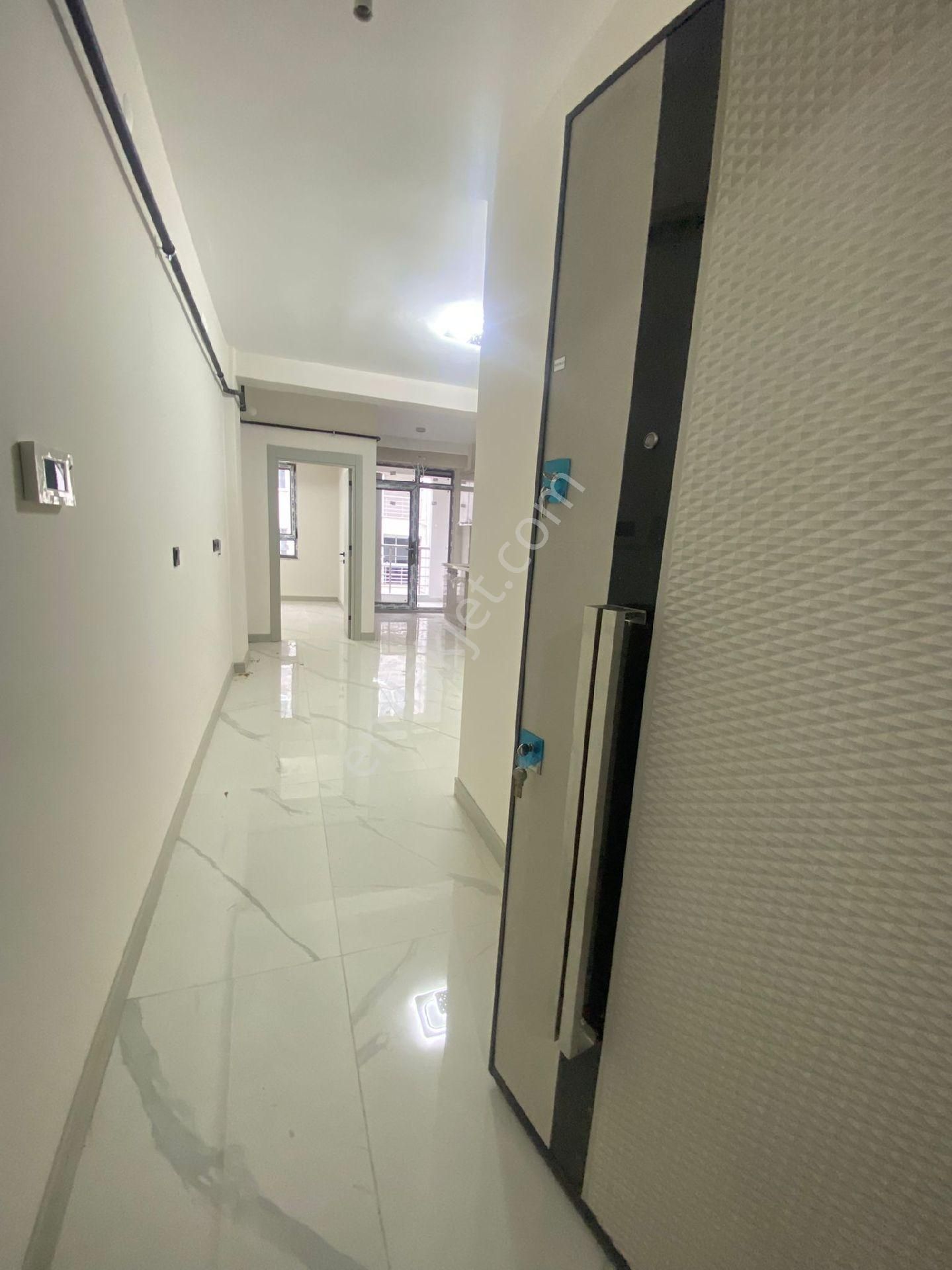 Eğitimciler Caddesi Dibi Balkonlu