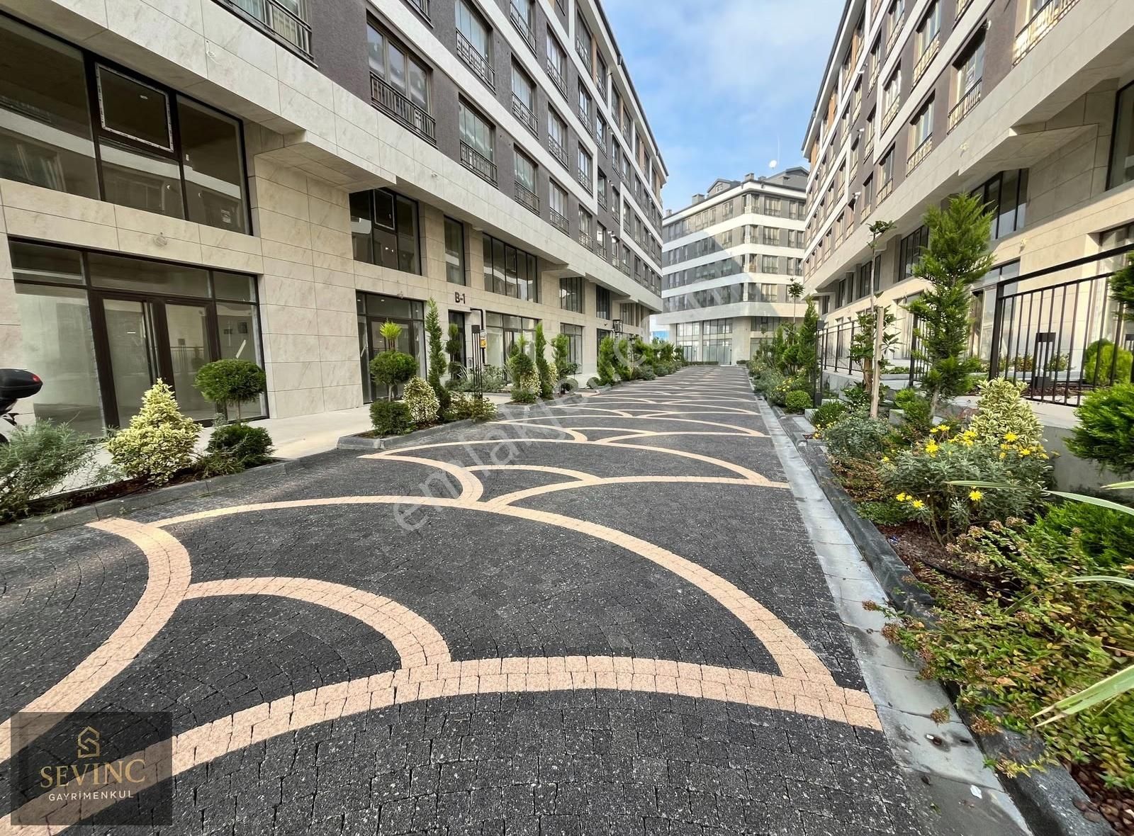 Sevinç'ten Cadde Port'ta Ön Cephe Manzaralı 1+1 Kiralık Daire