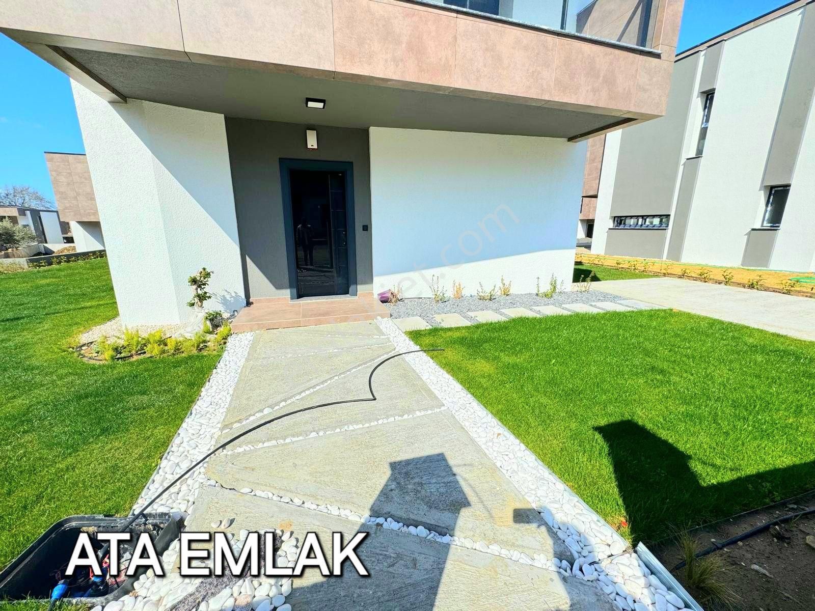 Ata Emlak'tan Özel Havuzlu Köşe Konumlu Bahçeli Sıfır Villa - Görsel 33
