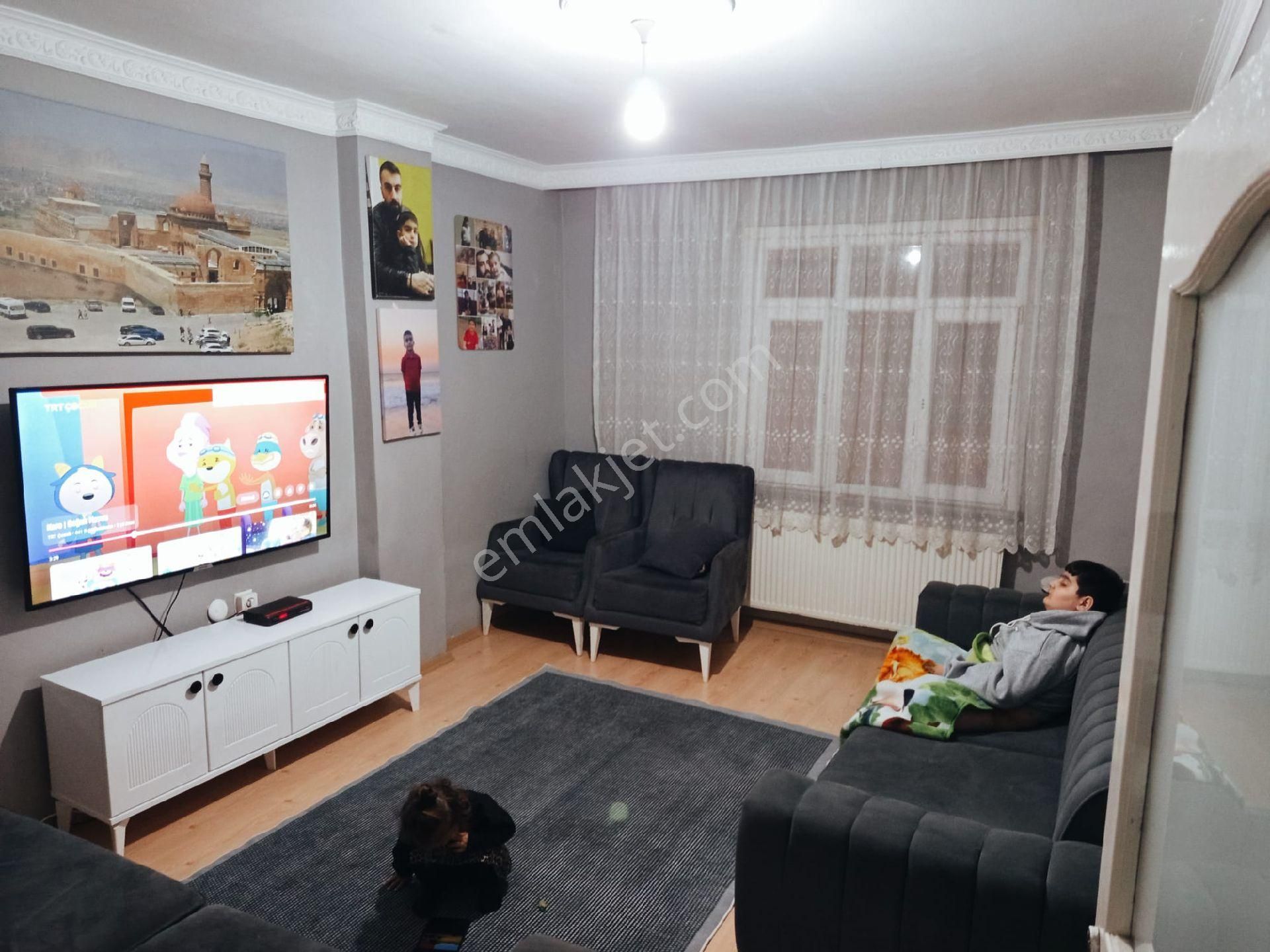 Cuma Pazarında Güzel Konumda Satılık Ara Kat Daire Acil Fiyat Düştü