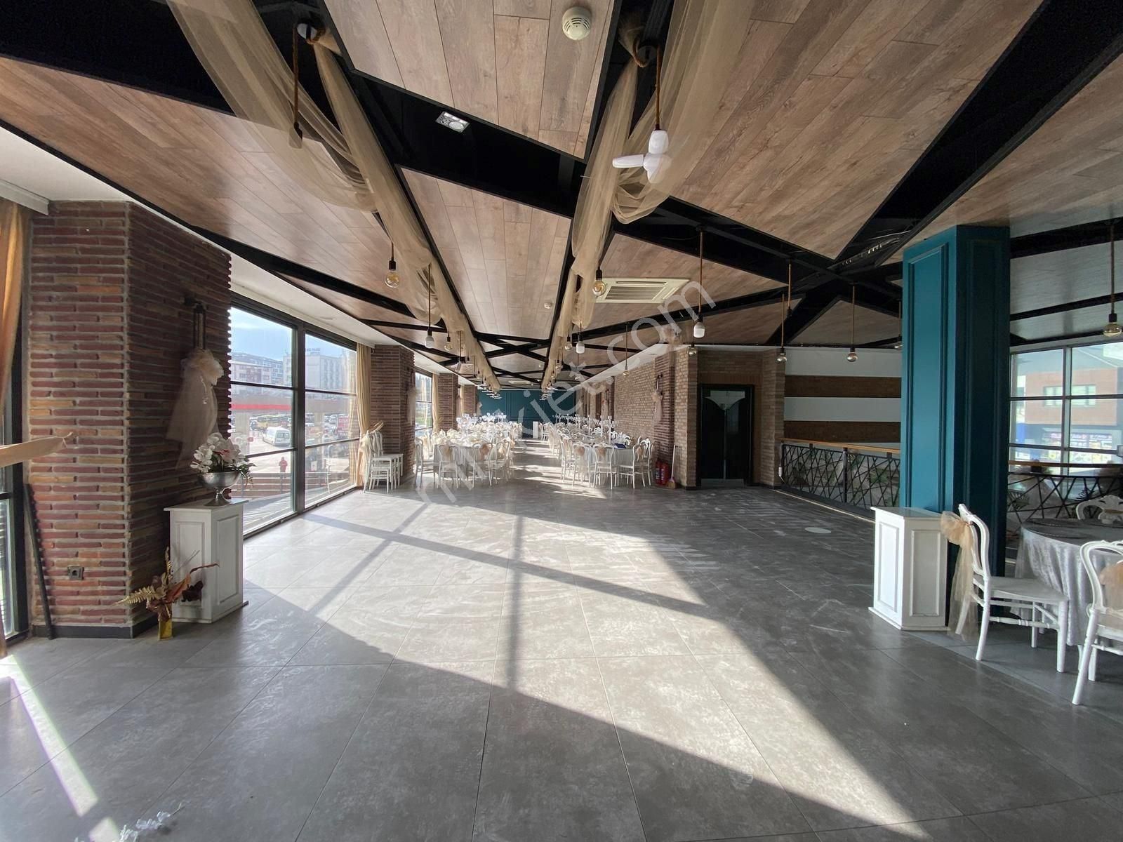 Büyükçekmece Mimarsinan E5 Cepheli Kiralık Dükkan - Görsel 8