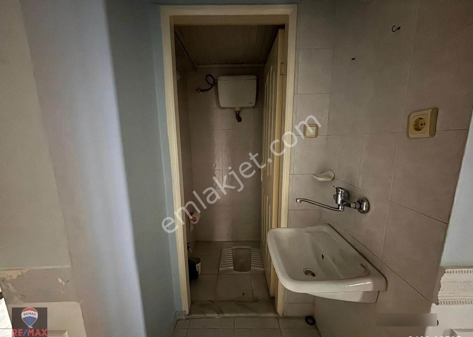 Bayraklı Yenigirne'de 3+1 Geniş Ferah Kiralık Daire - Görsel 17