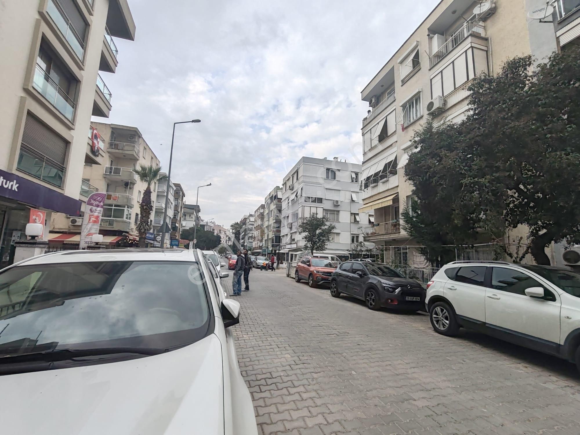 Bostanlı' Da Sahile 200 Metre Ara Kat 2+1 Geniş Satılık Daire - Görsel 18