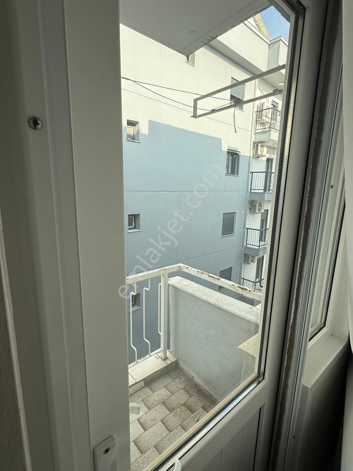 Bostanlı' Da Sahile 200 Metre Ara Kat 2+1 Geniş Satılık Daire - Görsel 20