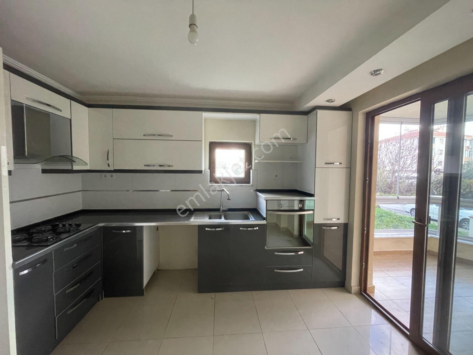 Paşaalanı 'nda Kiralık Konforlu 3+1 Daire - Görsel 13