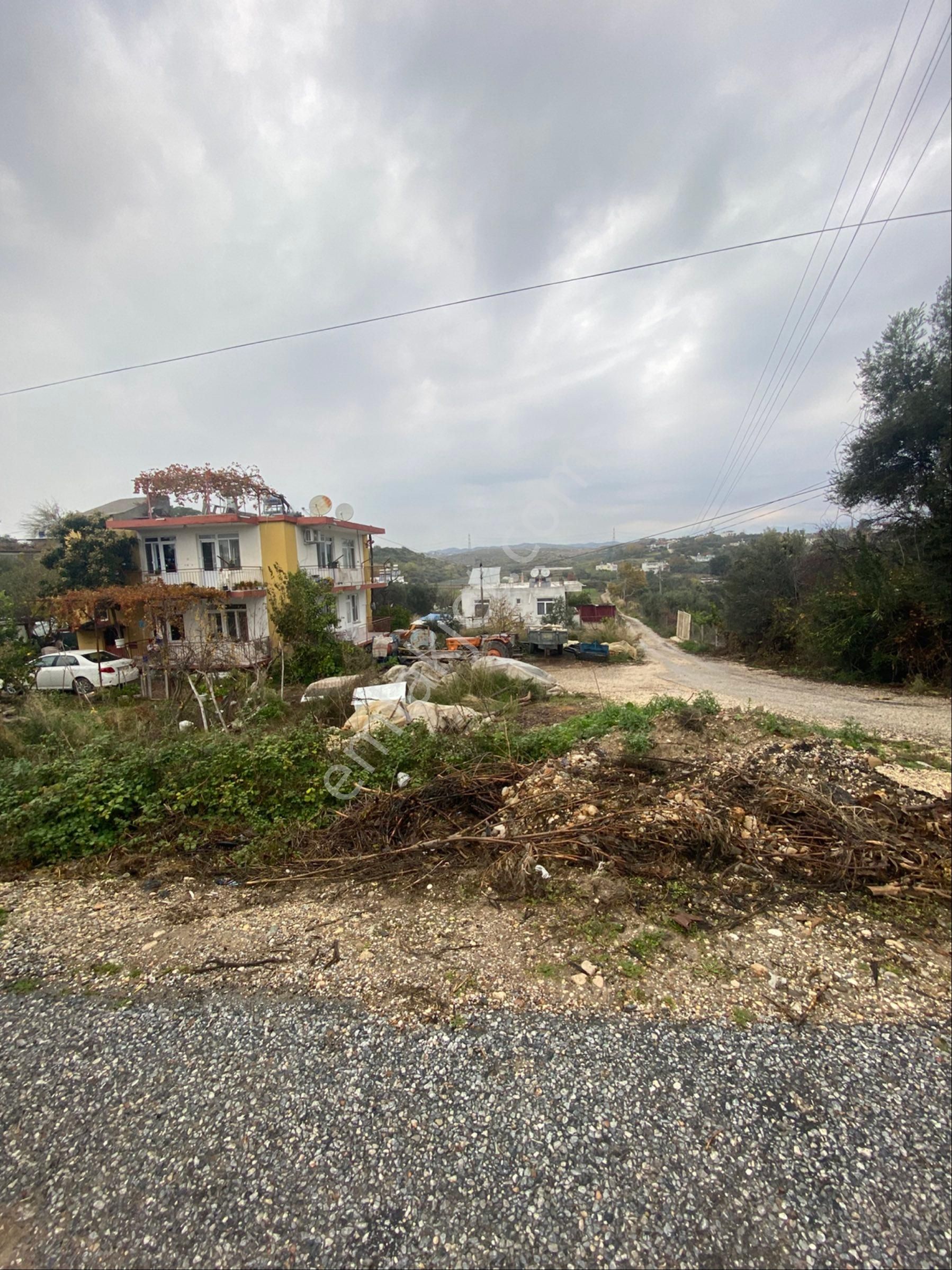 Yeniköy‘de 545 Metre² Köyiçi Arsamız Asfalt Yol Cepheli Satılıktır